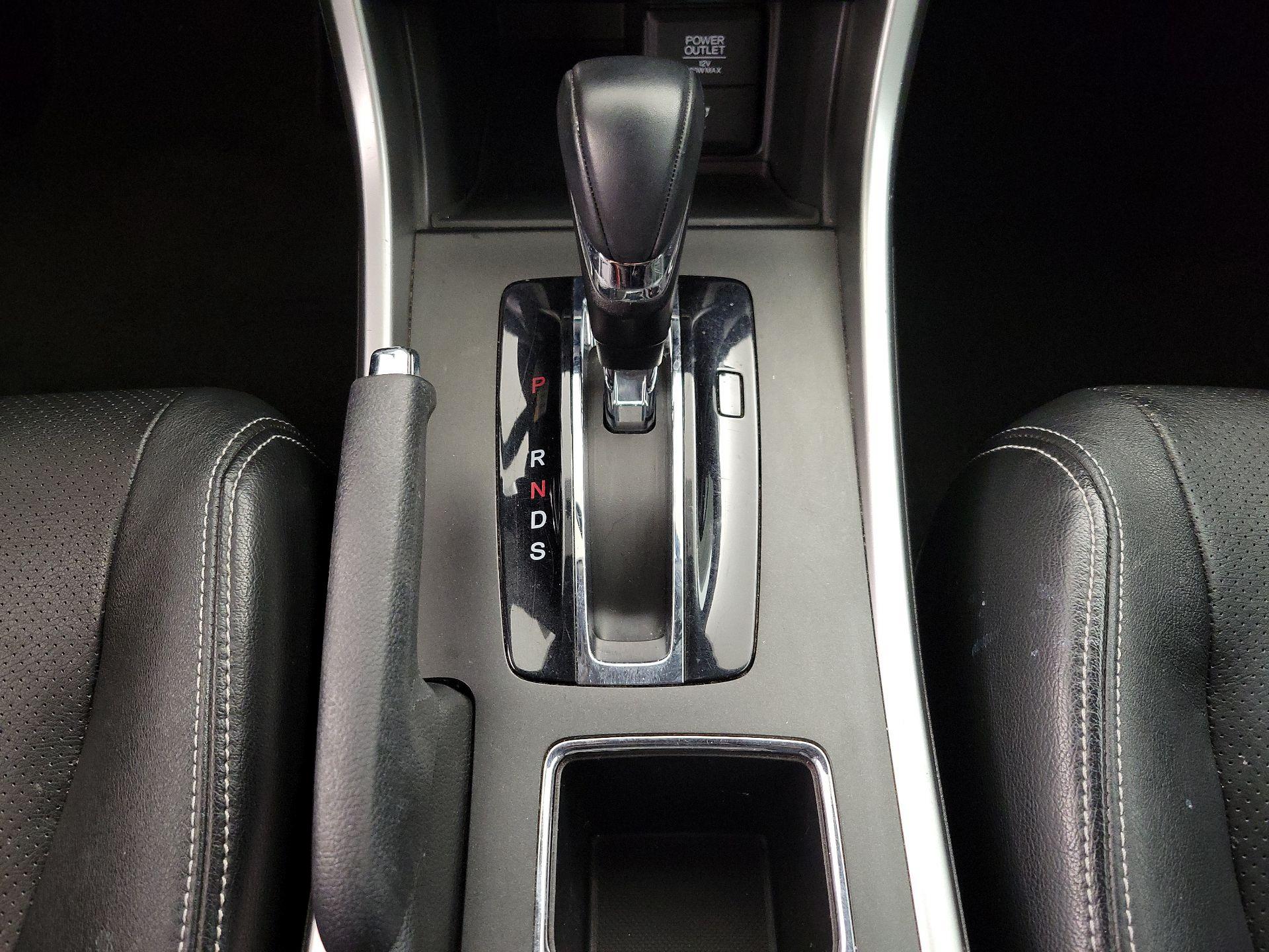 Thumbnail: 2015 Honda Accord - 17