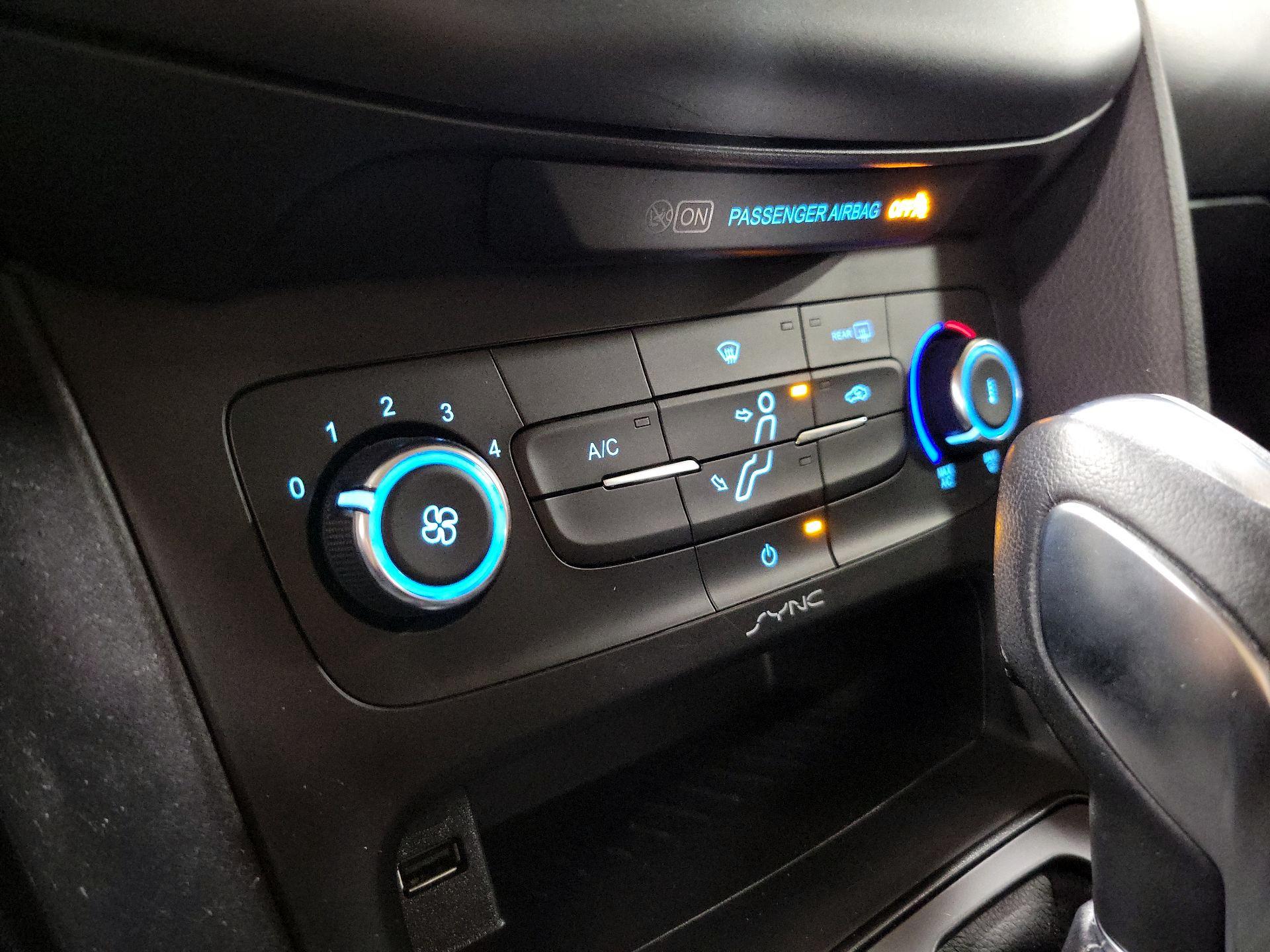 Thumbnail: 2016 Ford Focus - 16