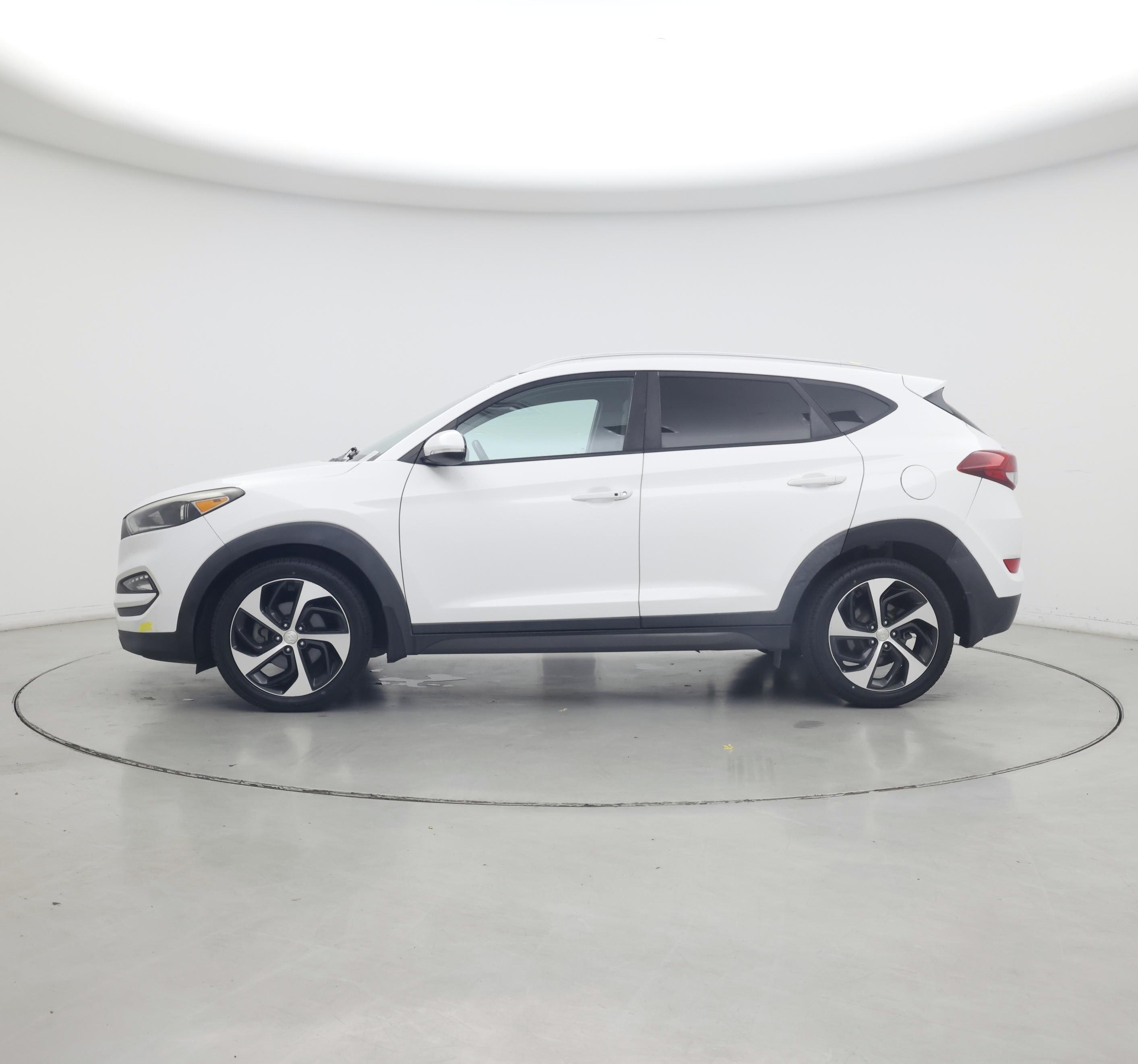 Thumbnail: 2016 Hyundai Tucson - 3