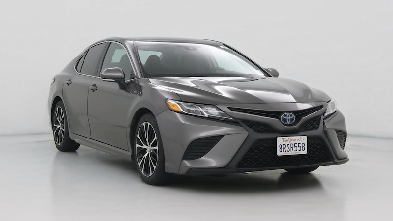 2020 Toyota Camry SE Hero Image