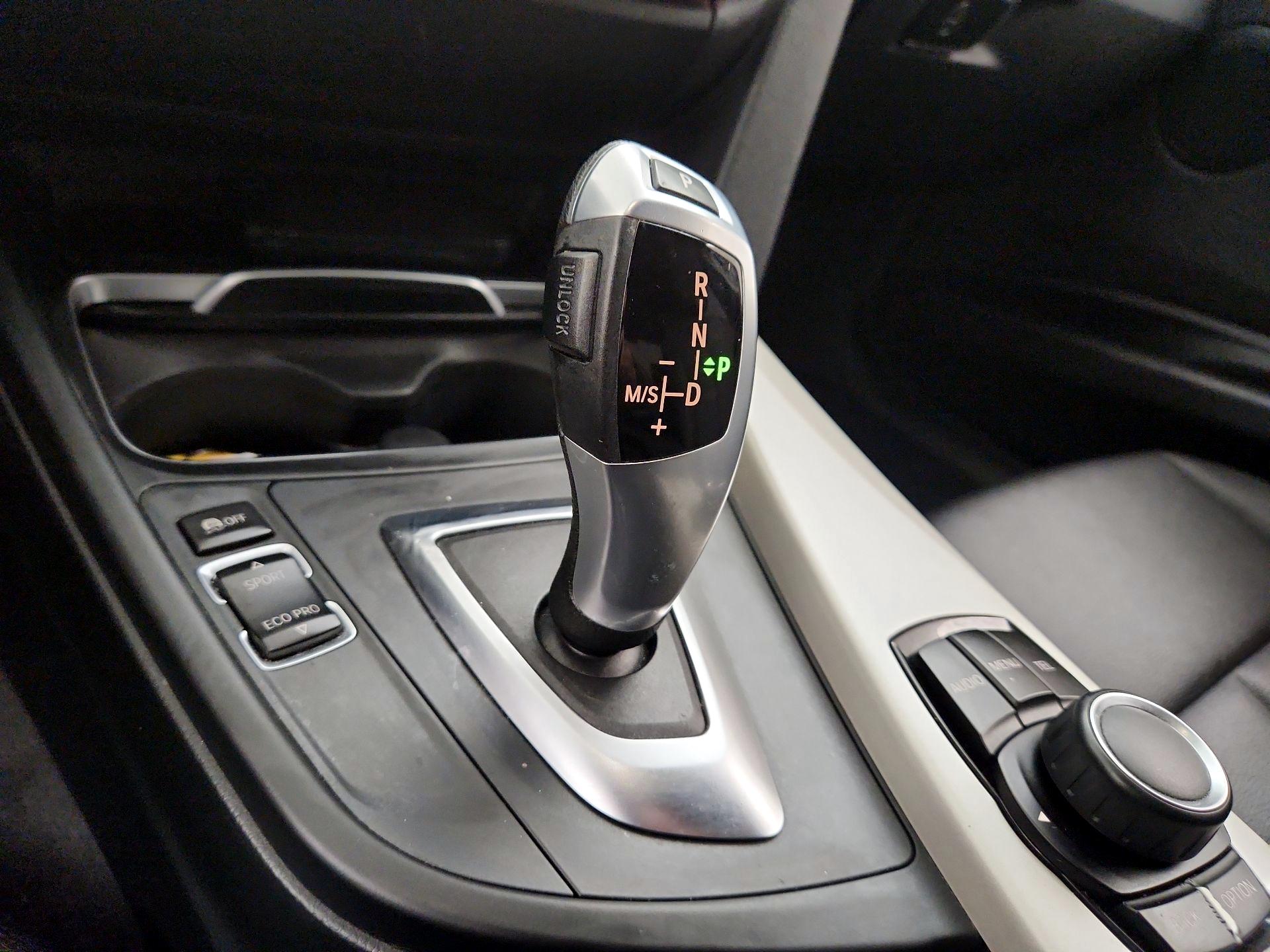 Thumbnail: 2016 BMW 3 Series - 16