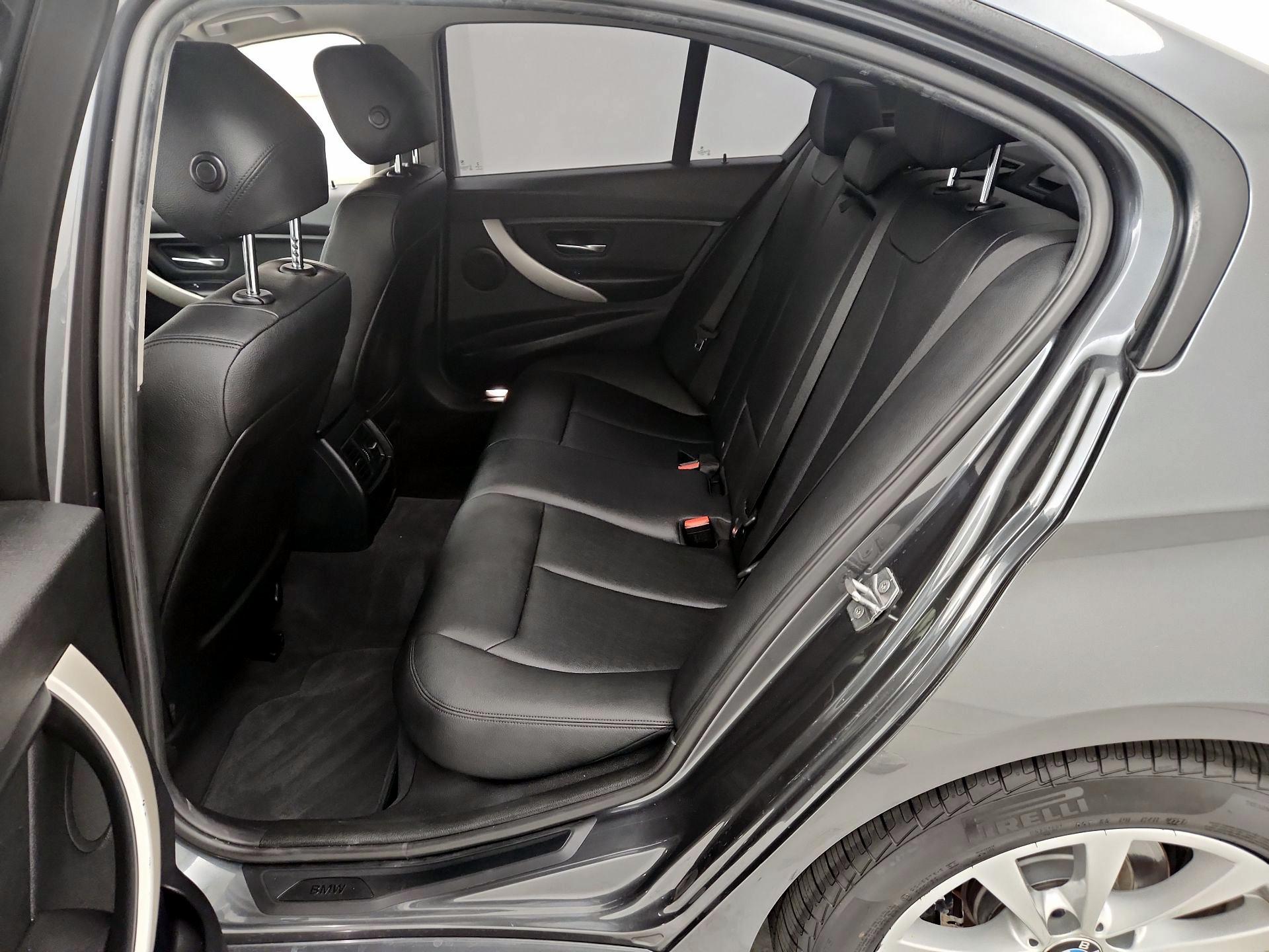 Thumbnail: 2016 BMW 3 Series - 18