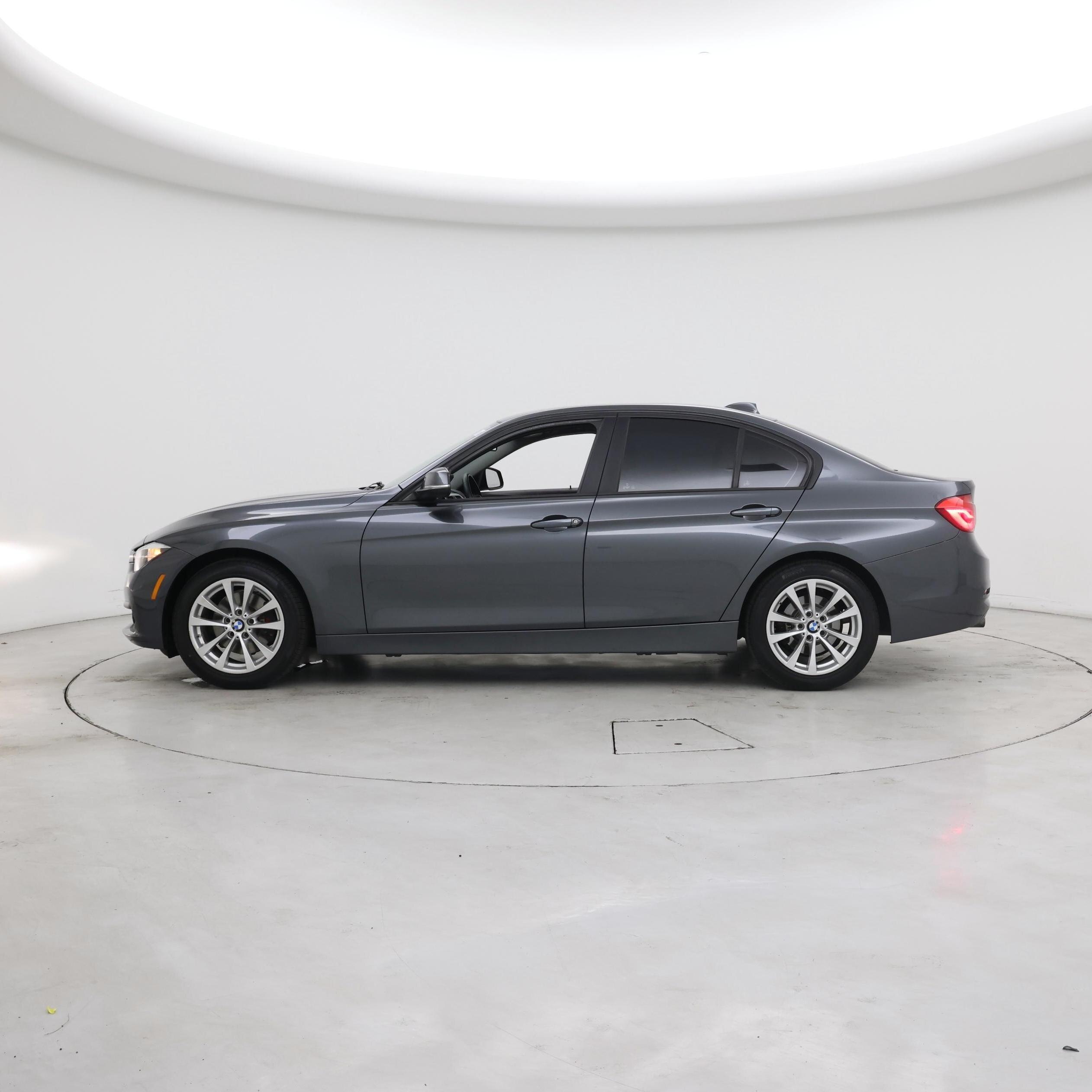 Thumbnail: 2016 BMW 3 Series - 3