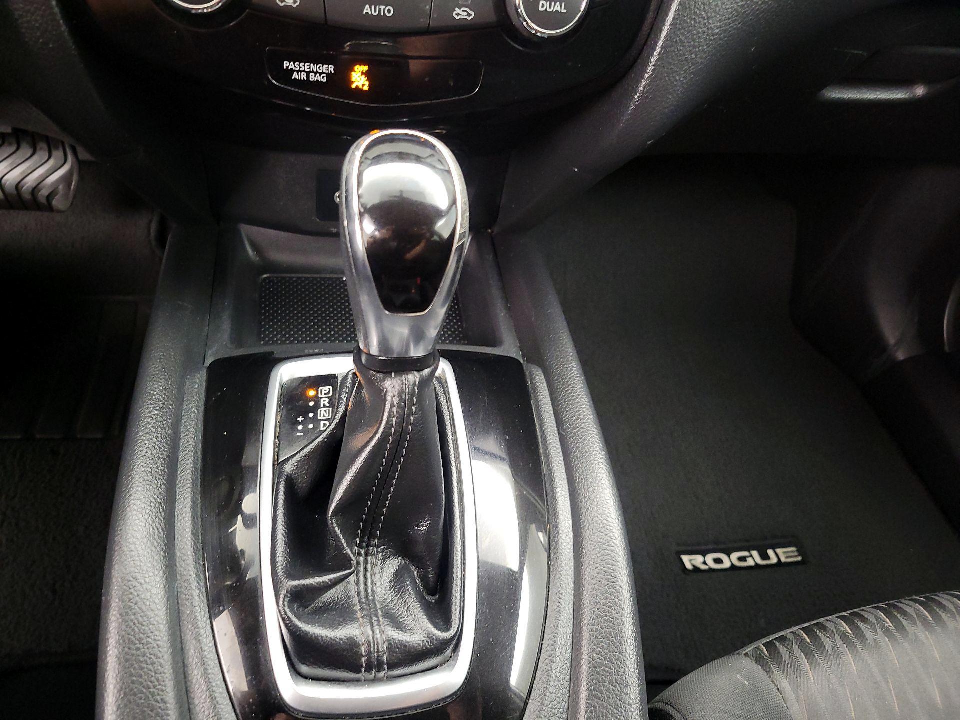 Thumbnail: 2018 Nissan Rogue - 17