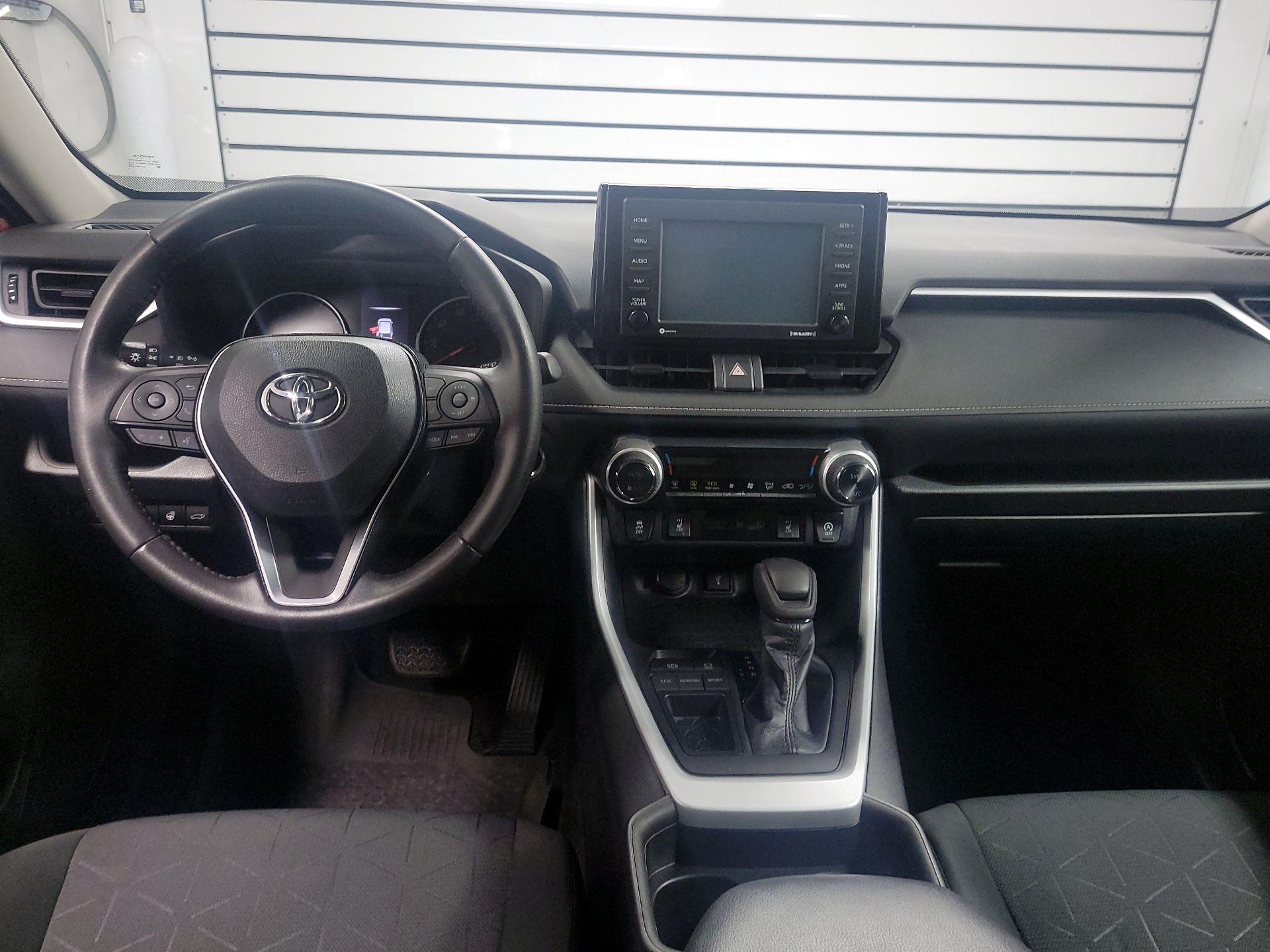 Thumbnail: 2020 Toyota RAV4 - 9