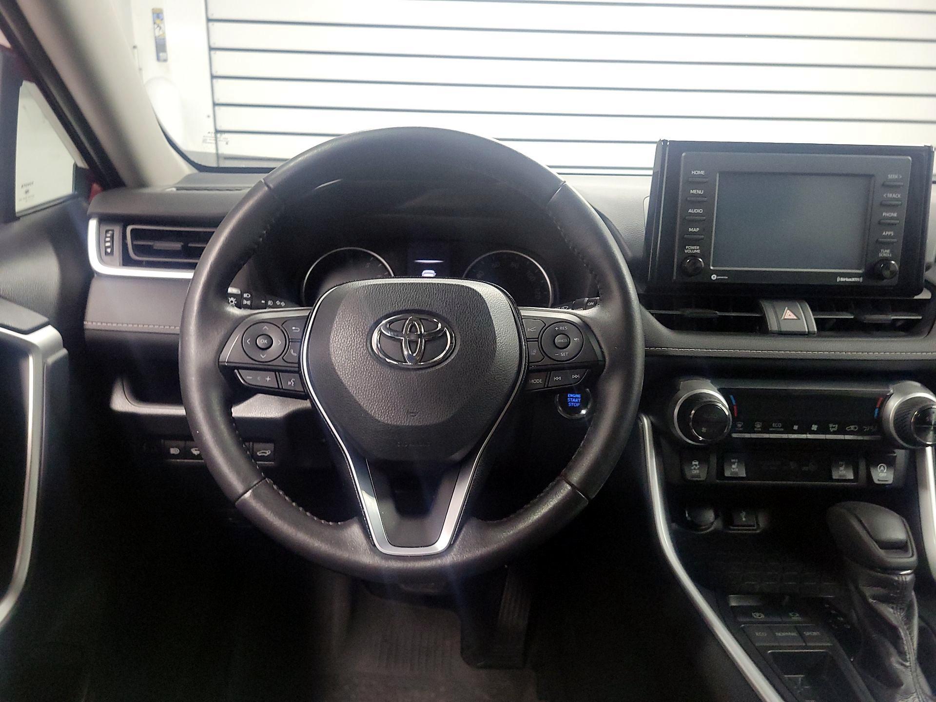 Thumbnail: 2020 Toyota RAV4 - 10
