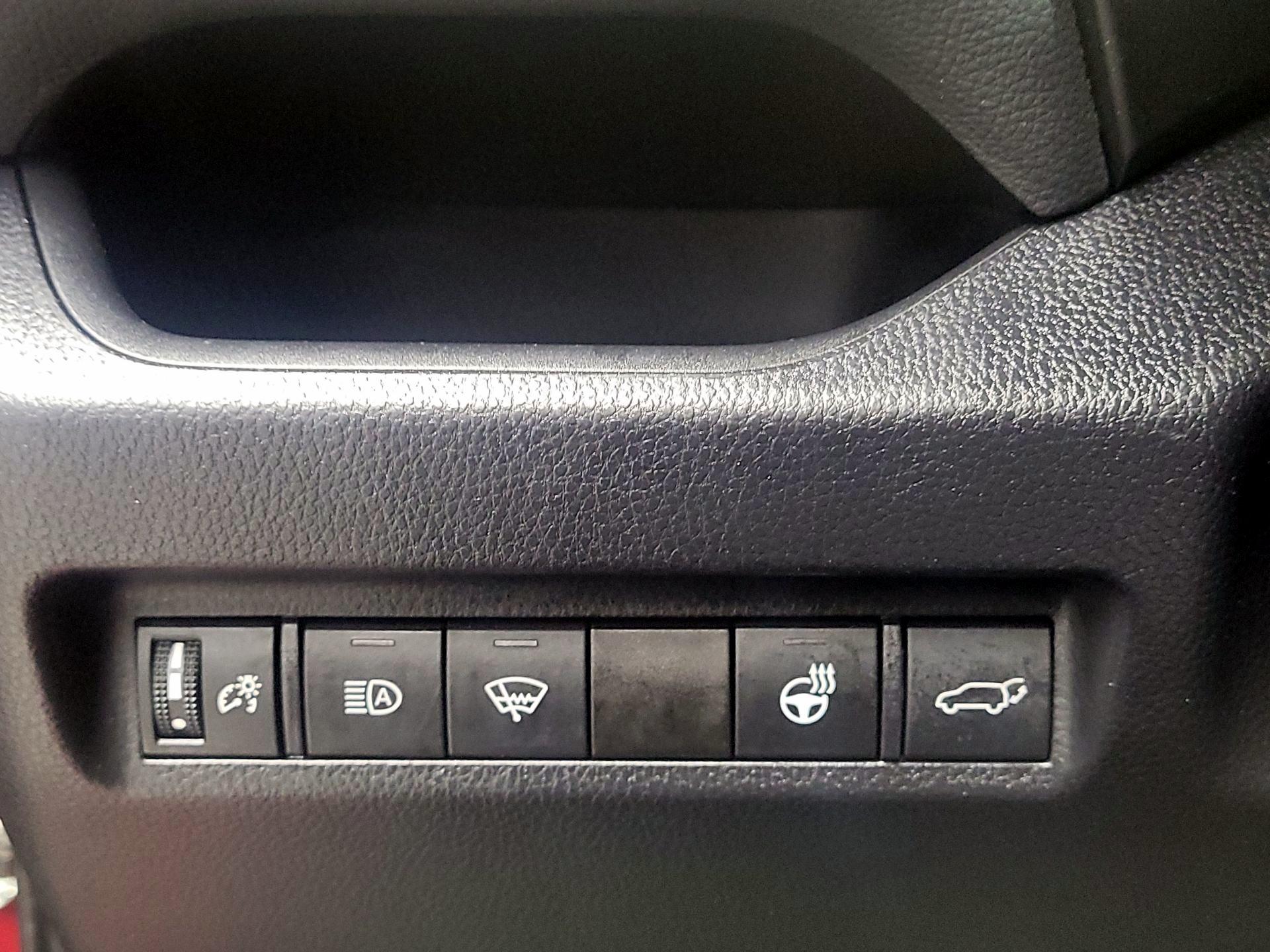 Thumbnail: 2020 Toyota RAV4 - 13