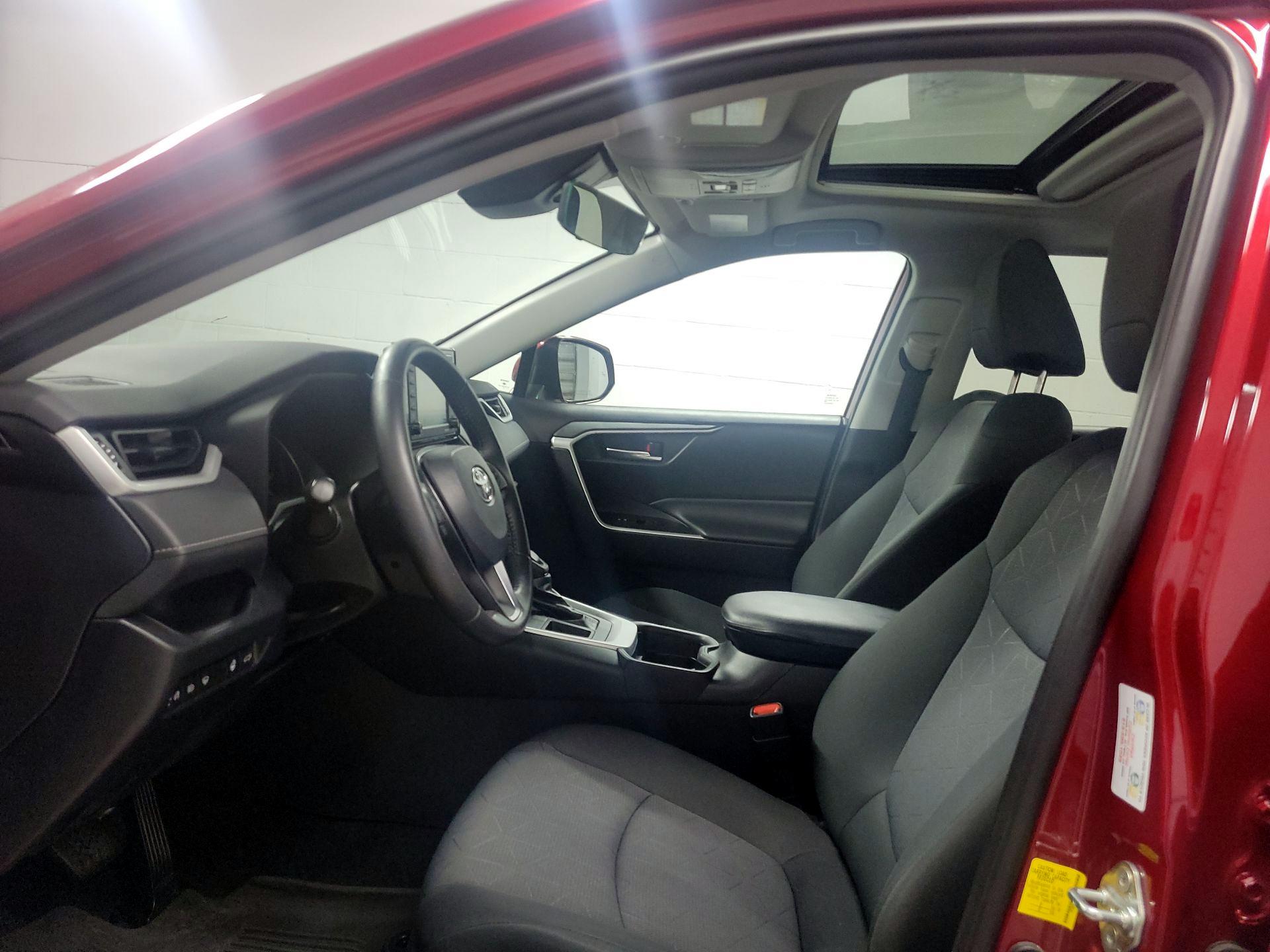 Thumbnail: 2020 Toyota RAV4 - 19
