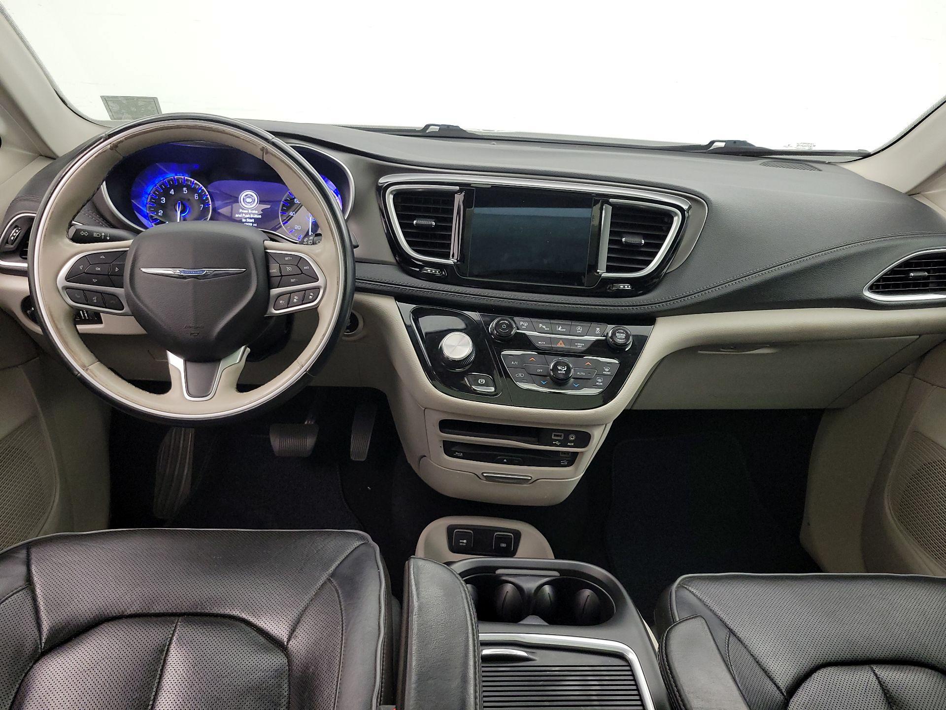 Thumbnail: 2018 Chrysler Pacifica - 9