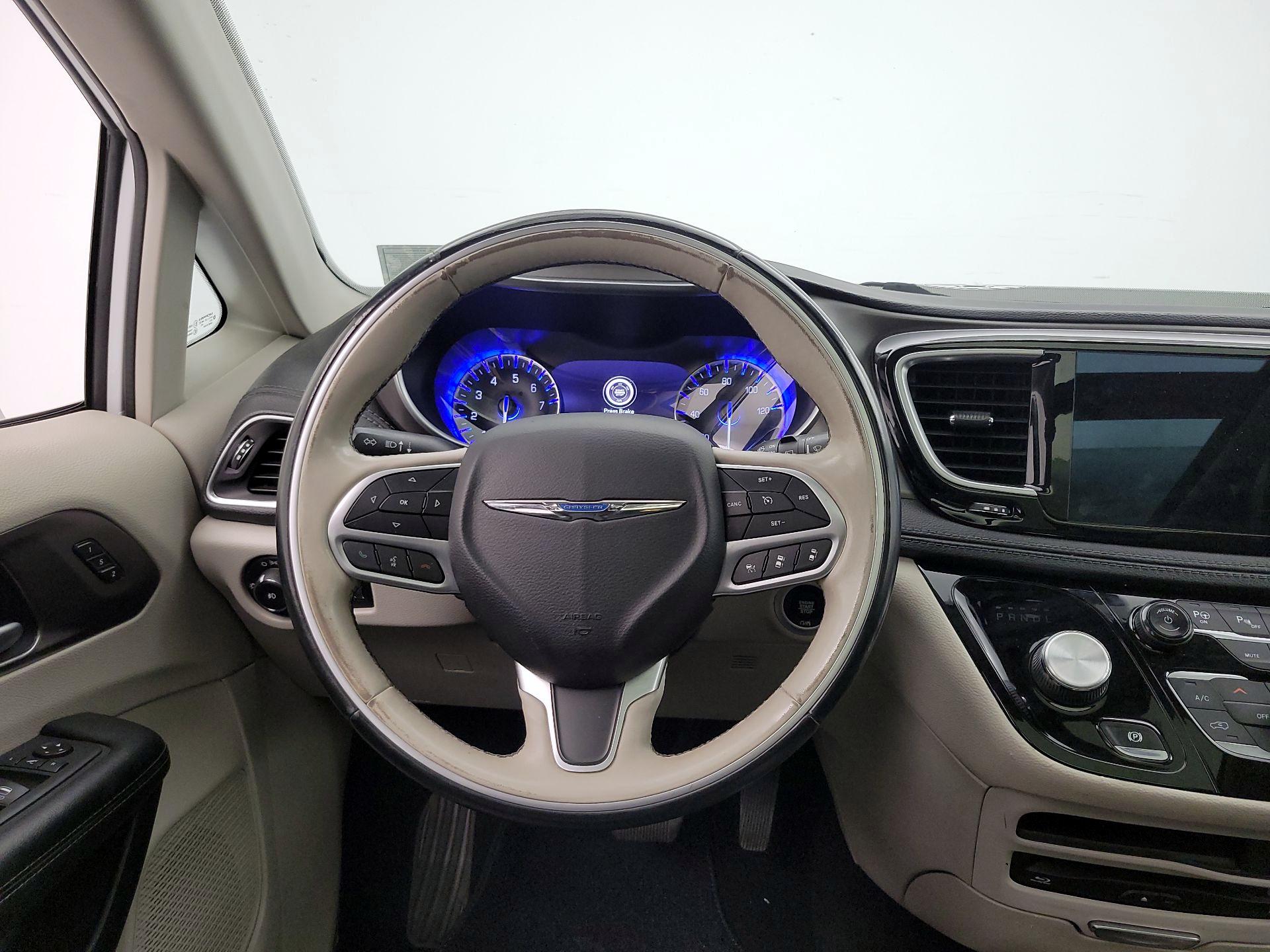 Thumbnail: 2018 Chrysler Pacifica - 10