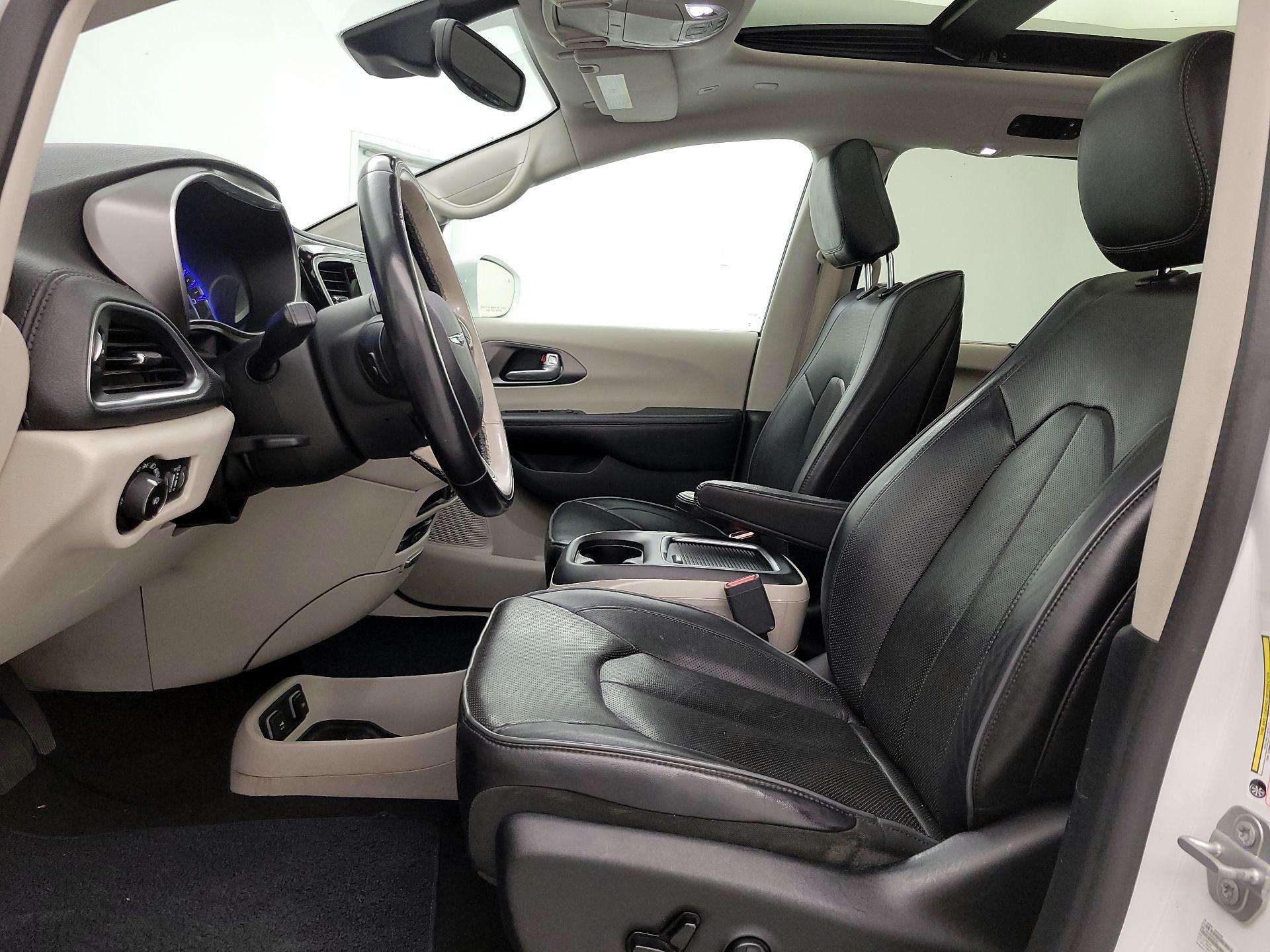 Thumbnail: 2018 Chrysler Pacifica - 11