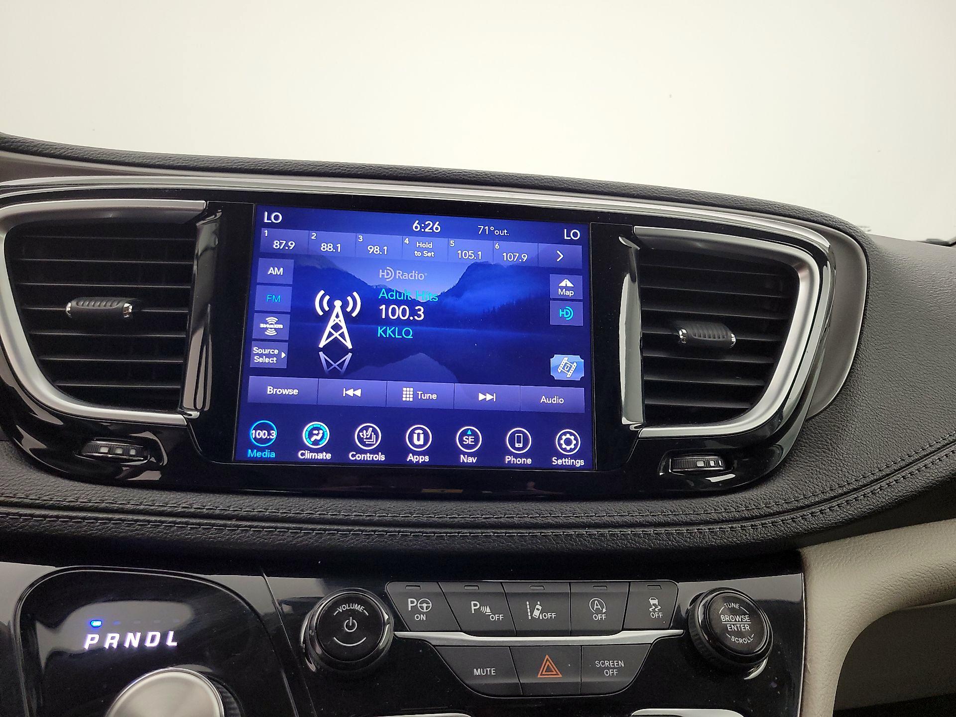 Thumbnail: 2018 Chrysler Pacifica - 16