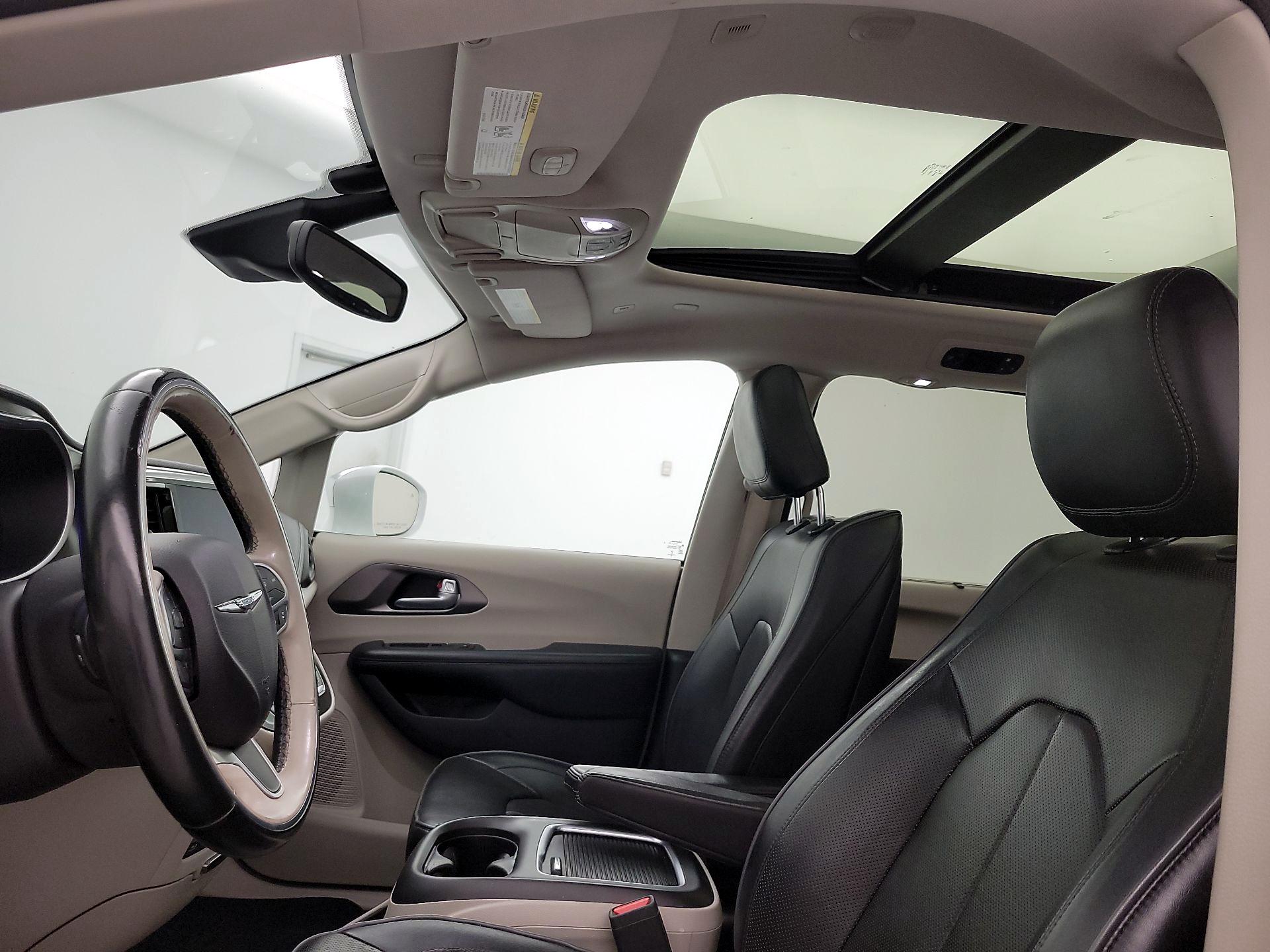 Thumbnail: 2018 Chrysler Pacifica - 20