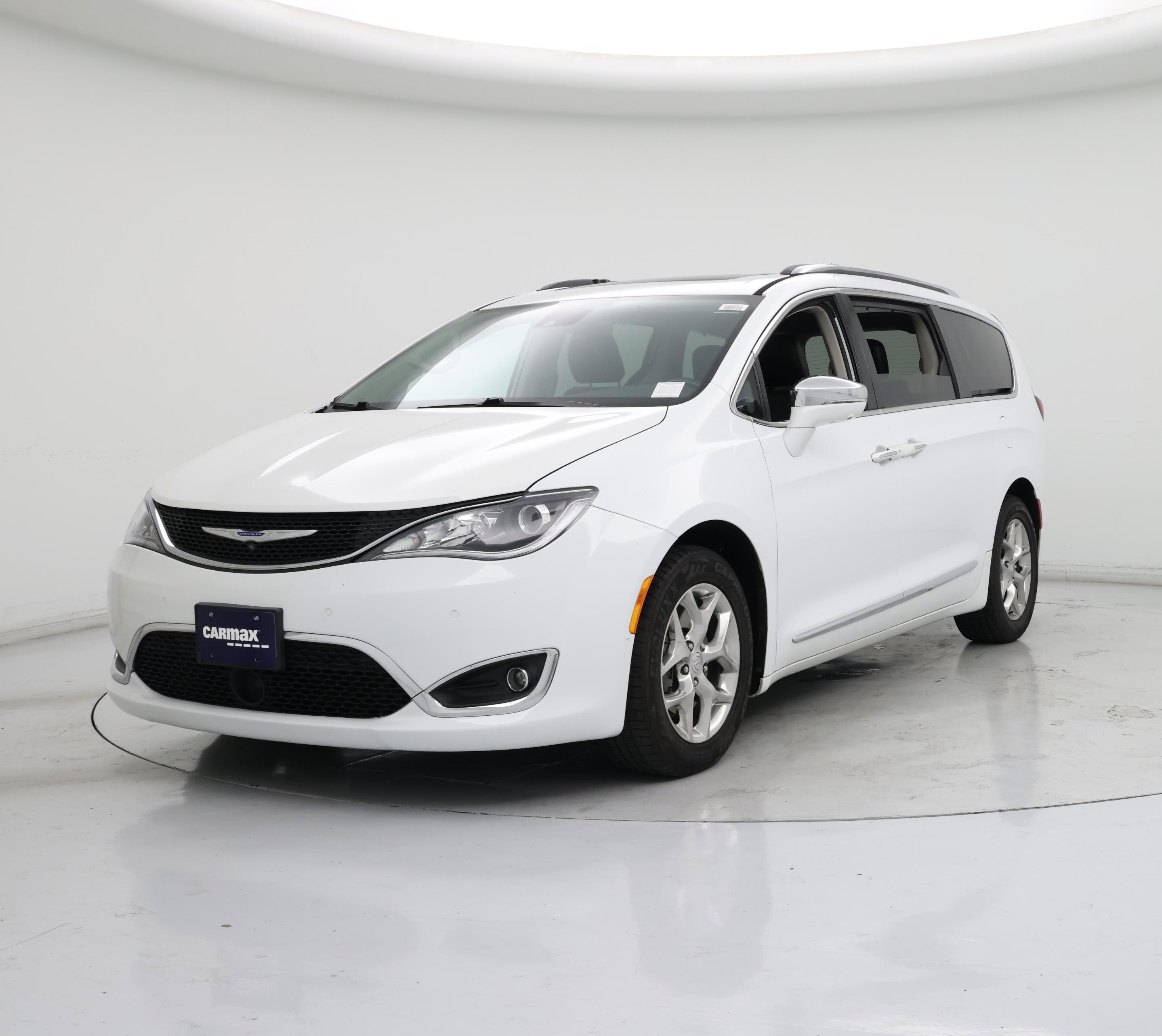 Thumbnail: 2018 Chrysler Pacifica - 4
