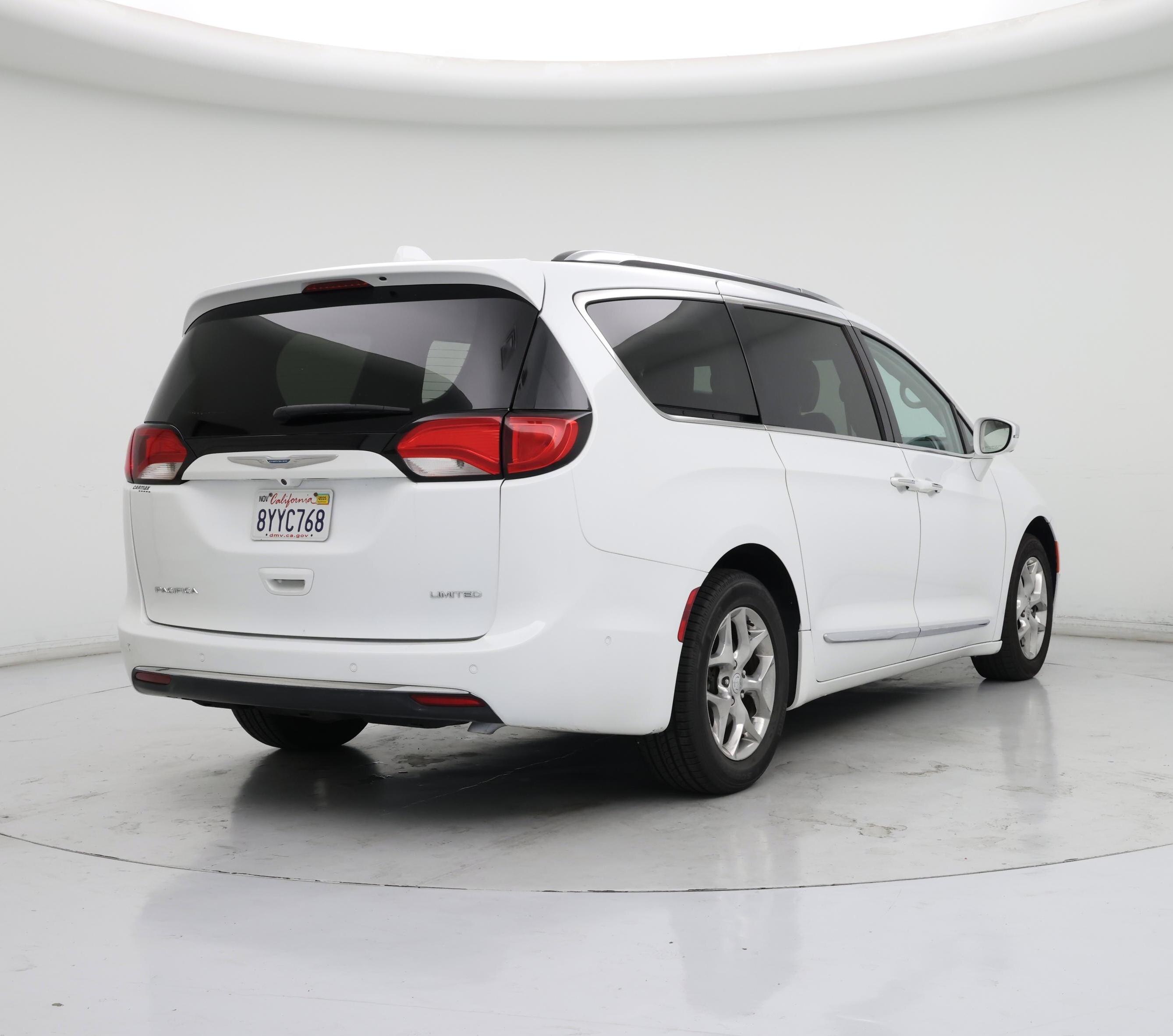Thumbnail: 2018 Chrysler Pacifica - 8