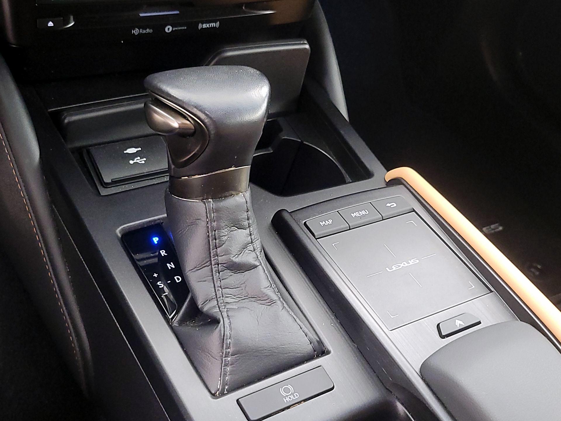 Thumbnail: 2022 Lexus ES - 17