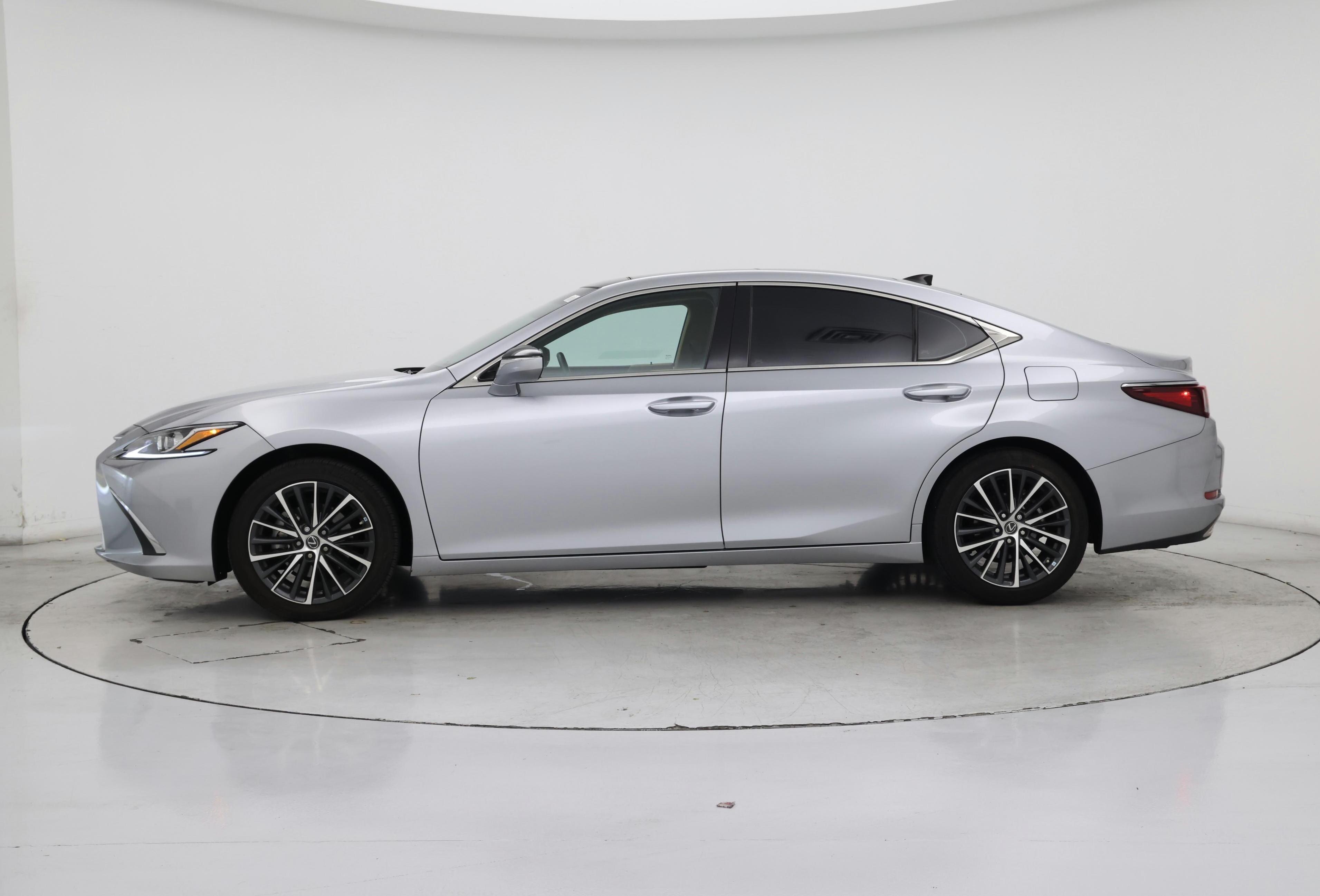 Thumbnail: 2022 Lexus ES - 3
