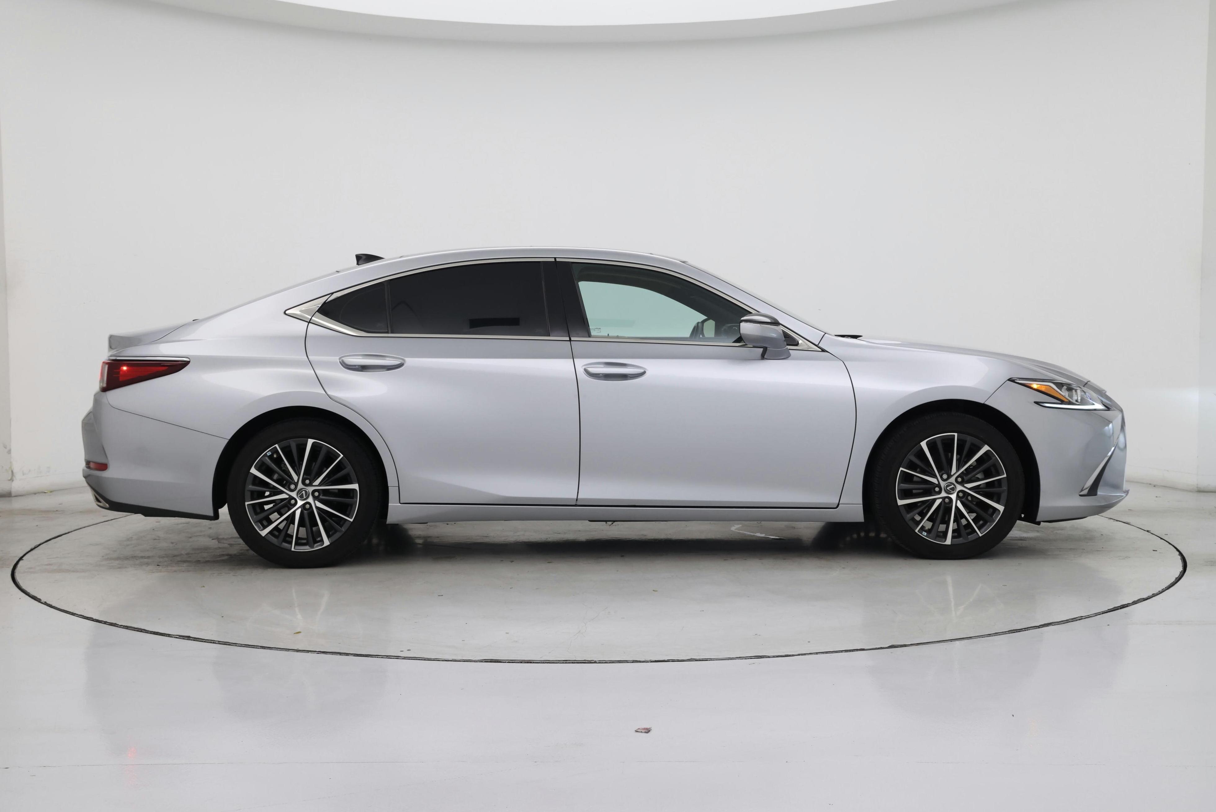 Thumbnail: 2022 Lexus ES - 7