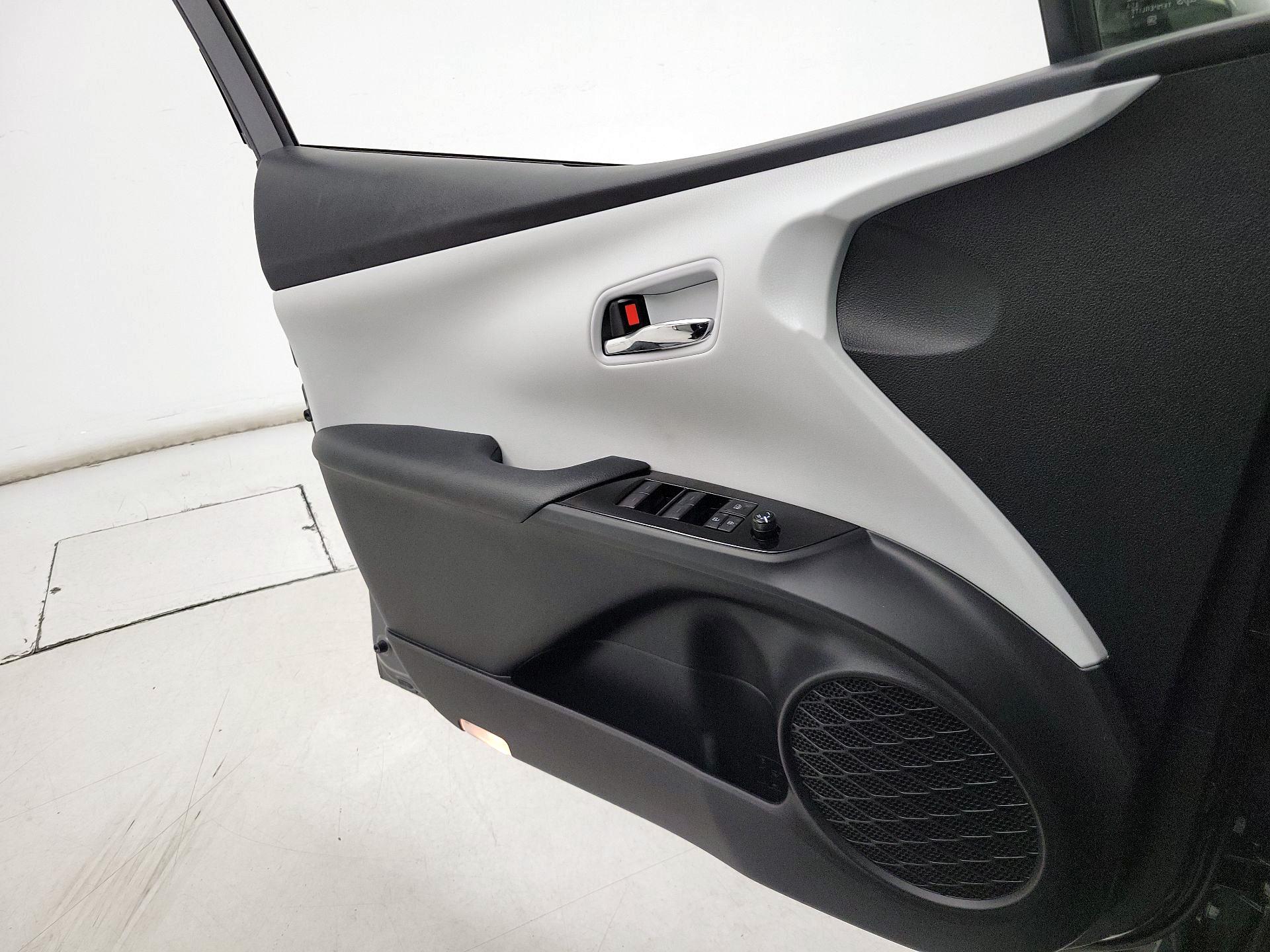 Thumbnail: 2019 Toyota Prius Prime - 12