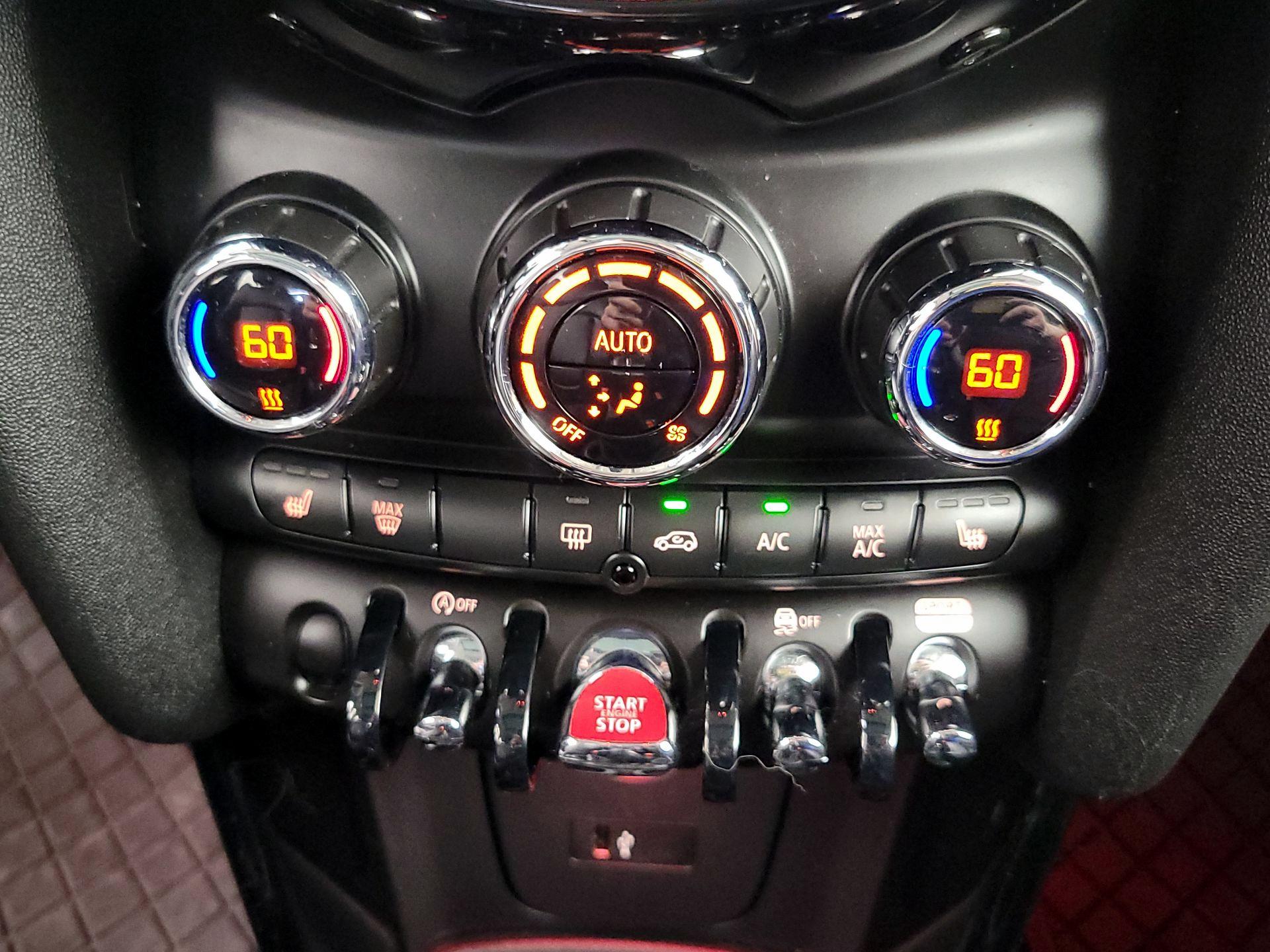 Thumbnail: 2019 MINI Cooper Hardtop - 16