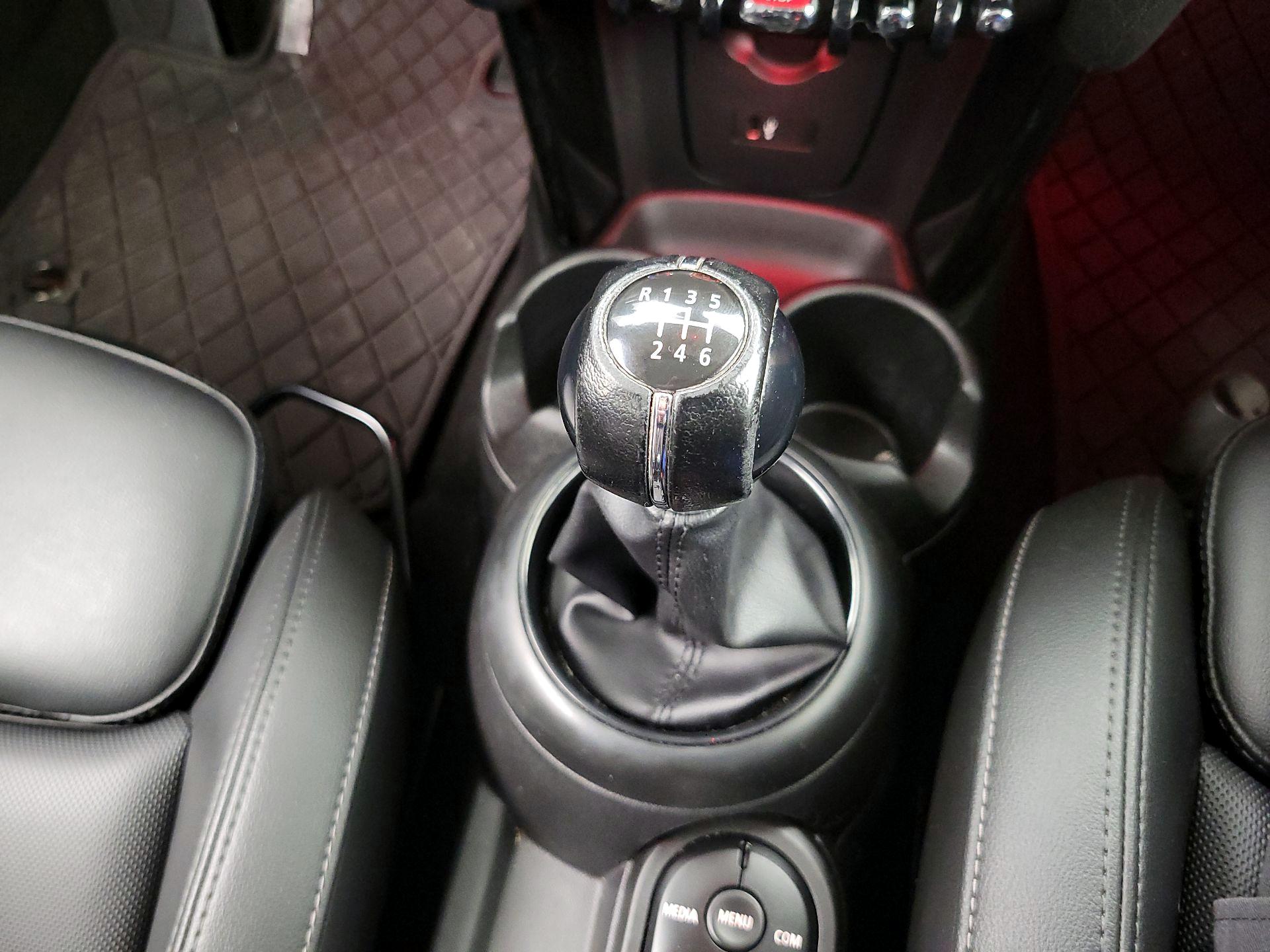 Thumbnail: 2019 MINI Cooper Hardtop - 17