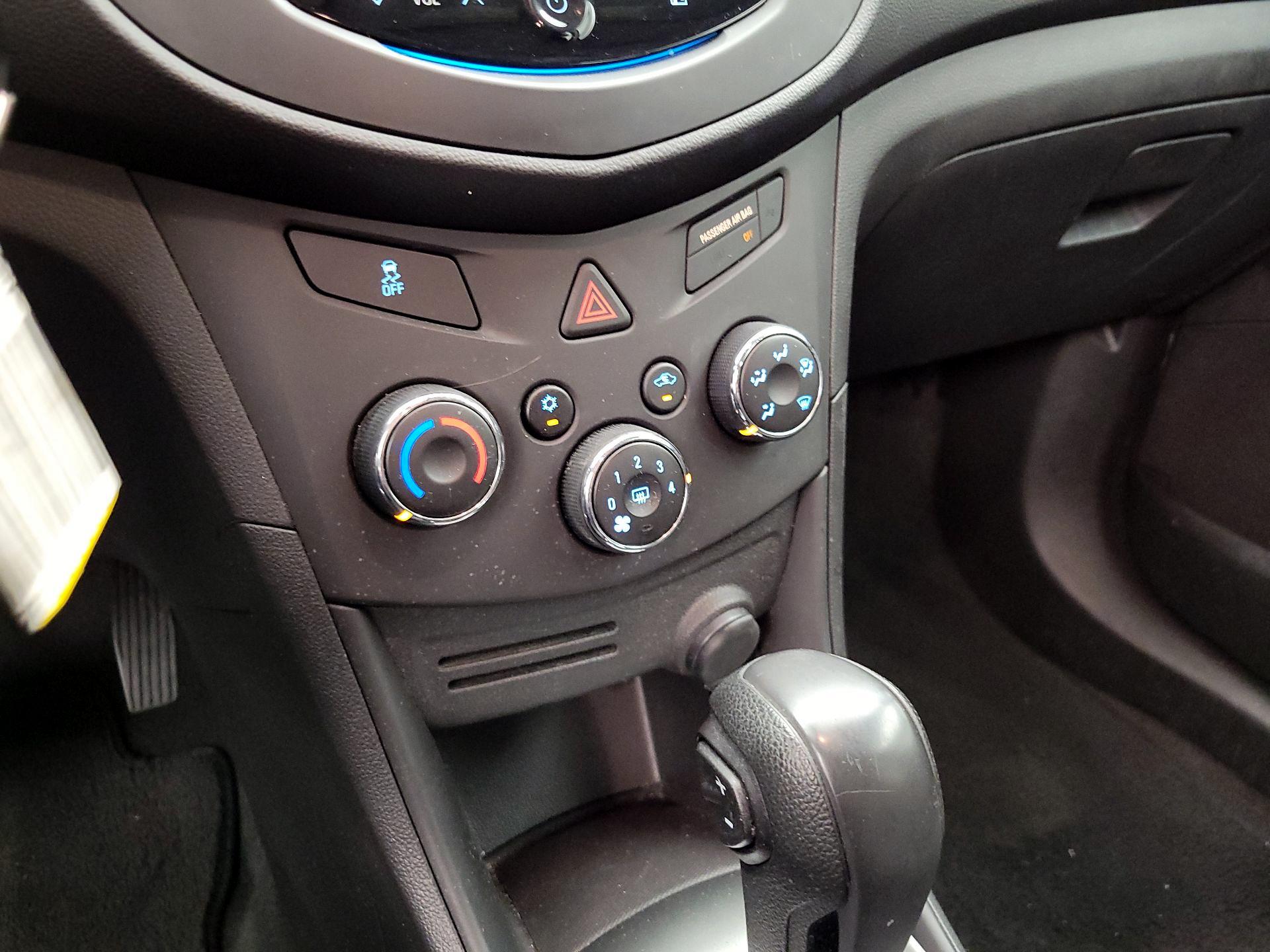 Thumbnail: 2015 Chevrolet Trax - 16