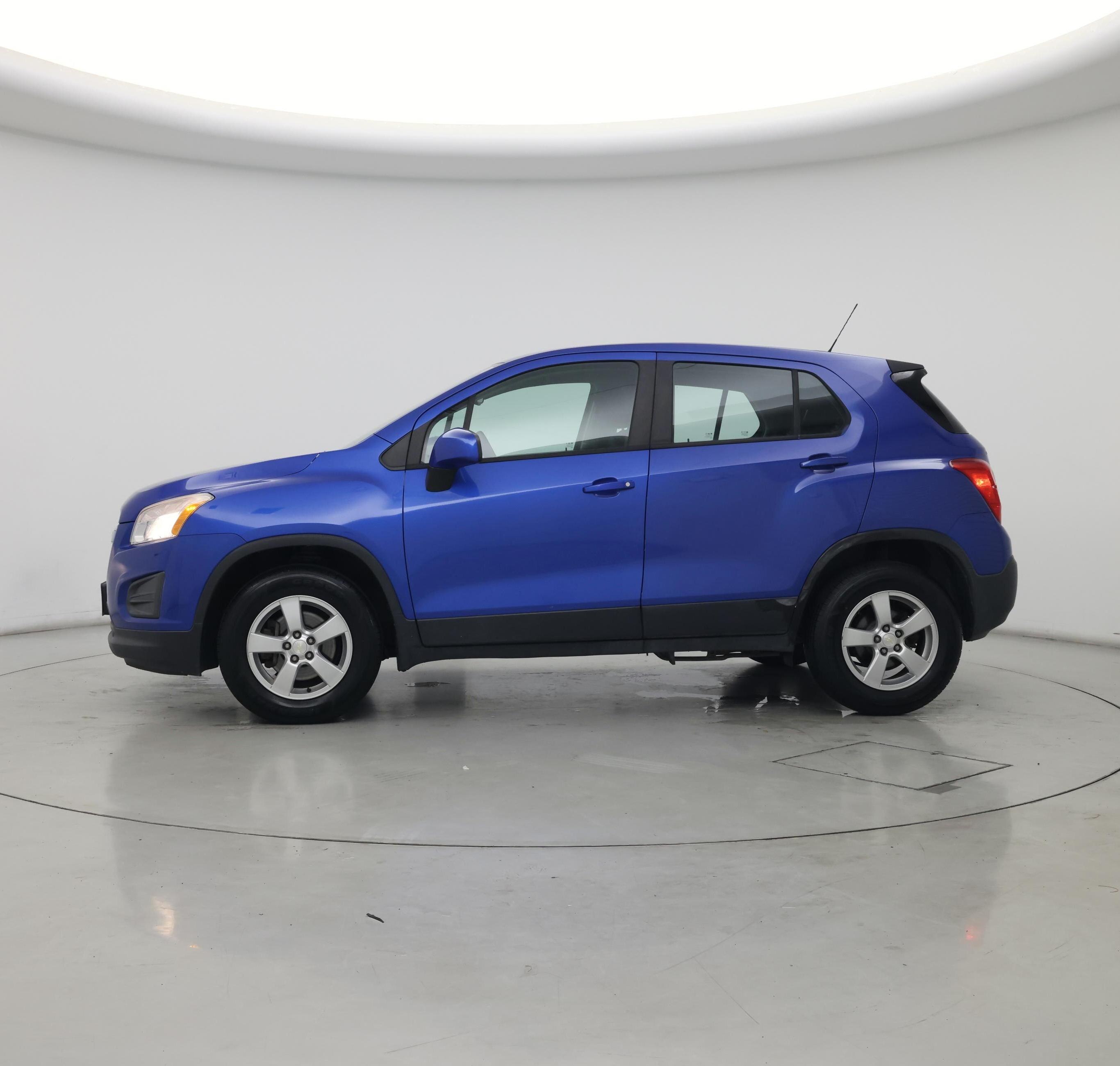 Thumbnail: 2015 Chevrolet Trax - 3