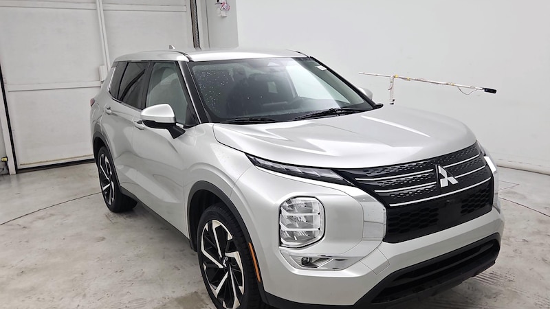 2022 Mitsubishi Outlander ES Hero Image