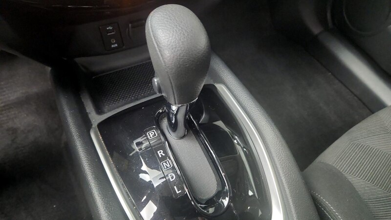 2016 Nissan Rogue S 17