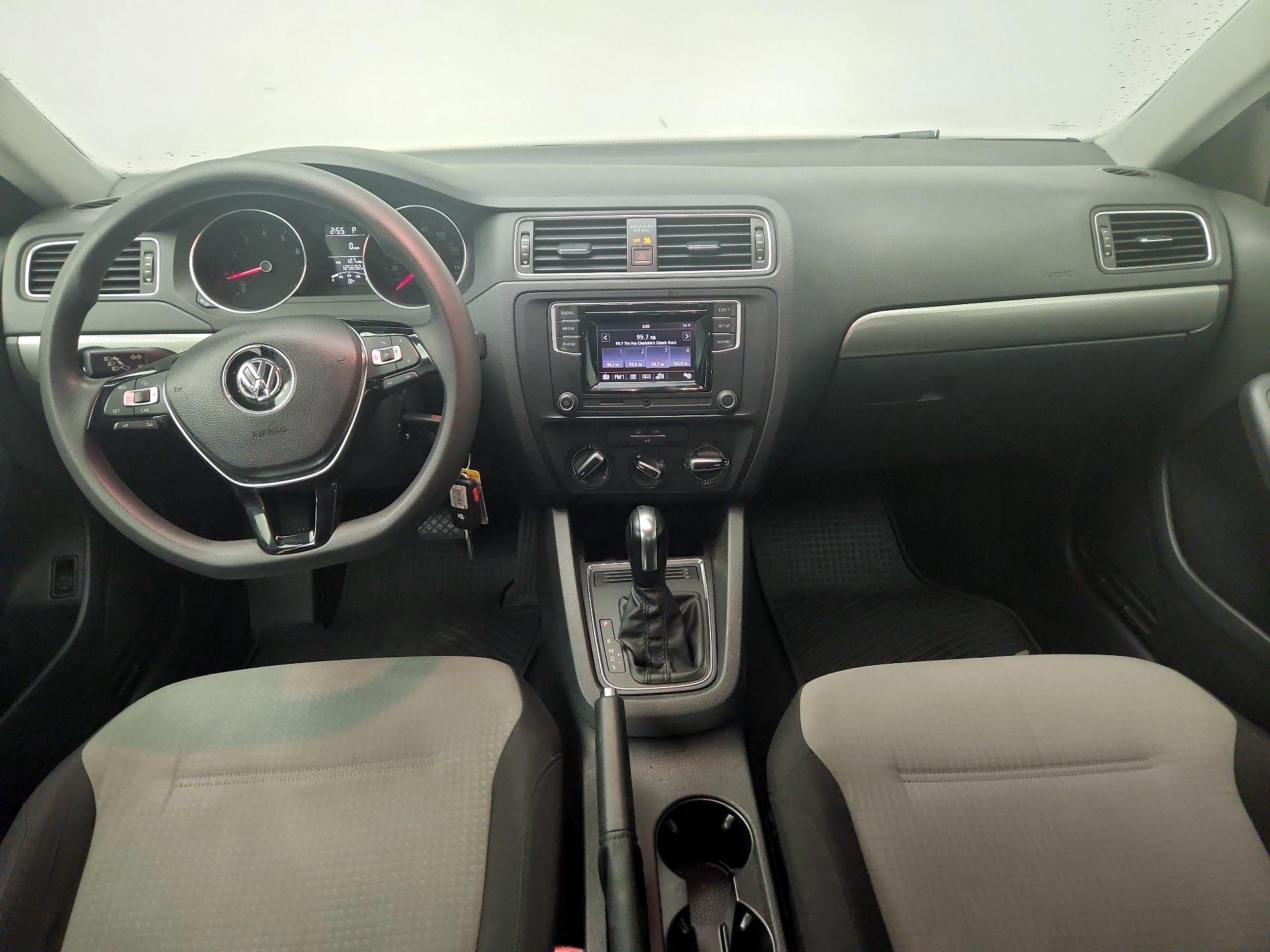 Thumbnail: 2018 Volkswagen Jetta - 9