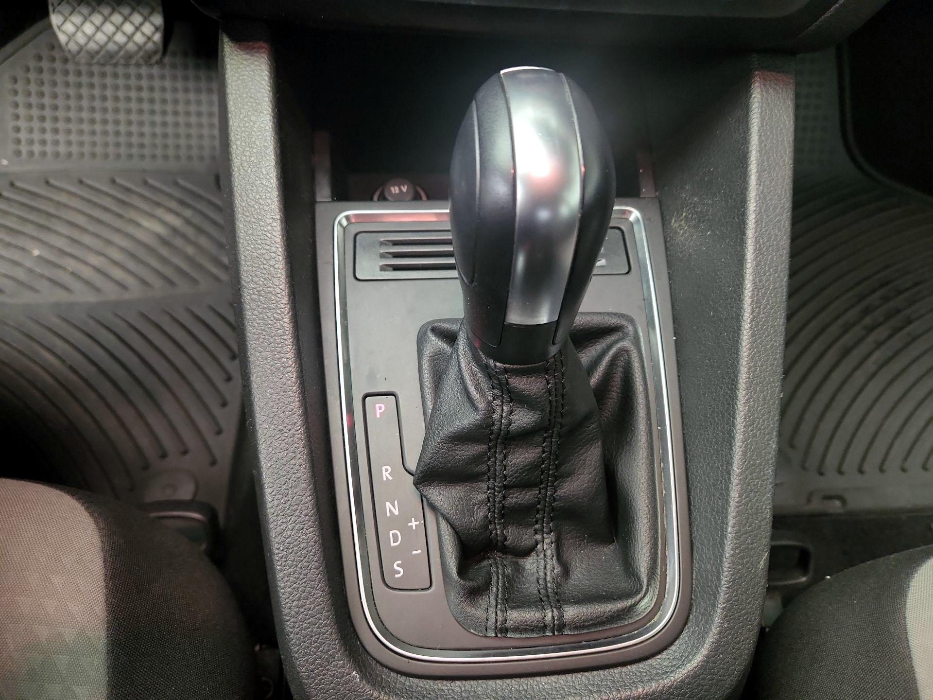 Thumbnail: 2018 Volkswagen Jetta - 17