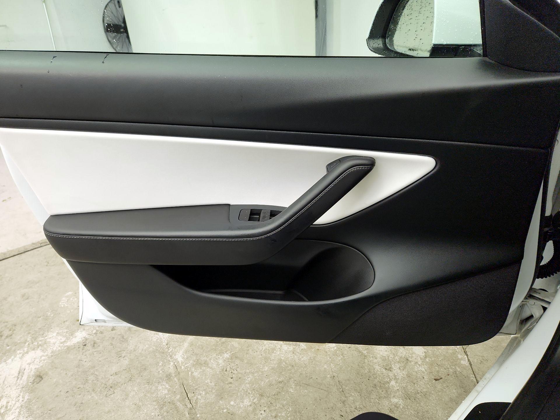 Thumbnail: 2021 Tesla Model 3 - 12