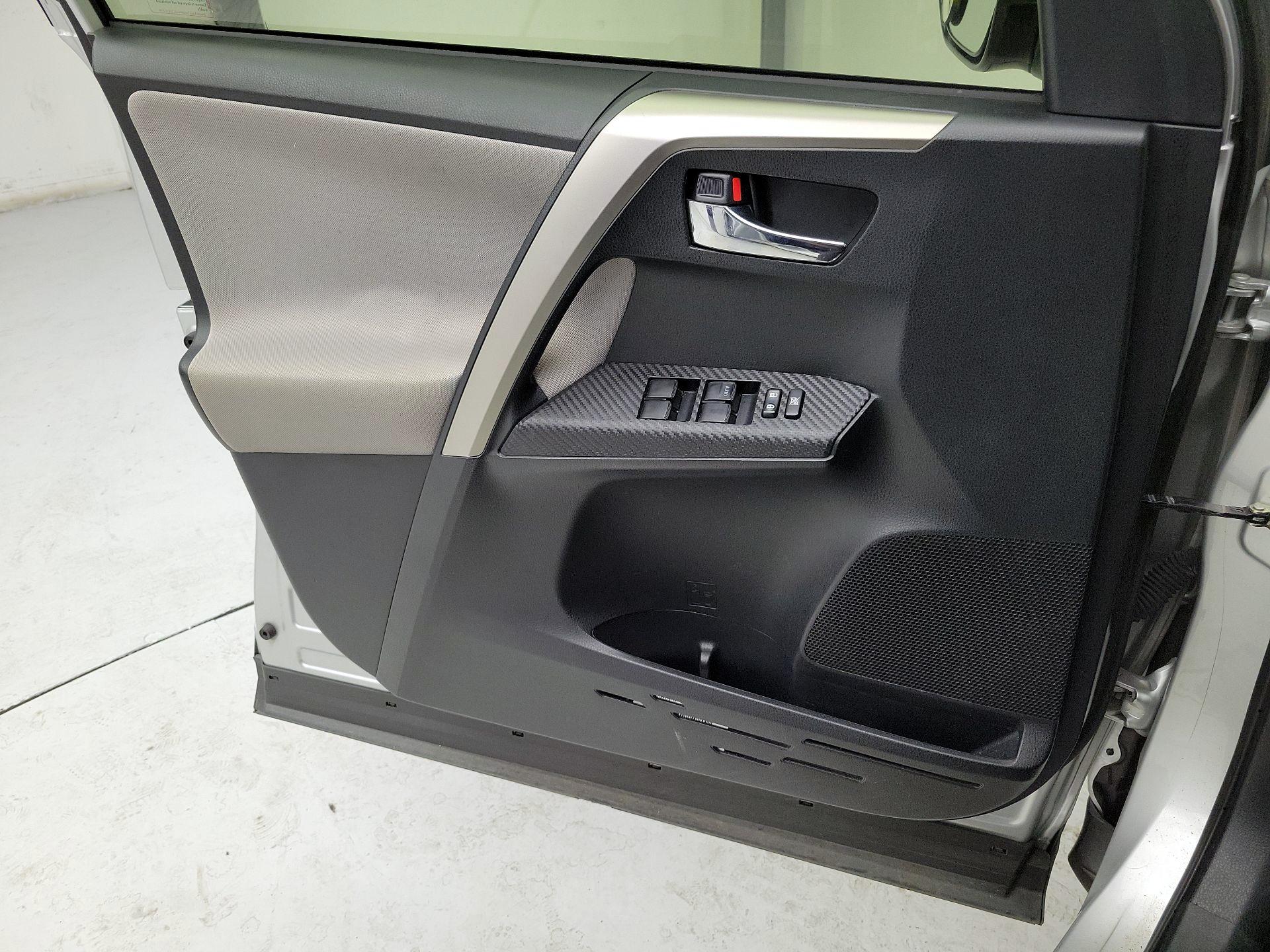 Thumbnail: 2015 Toyota RAV4 - 12