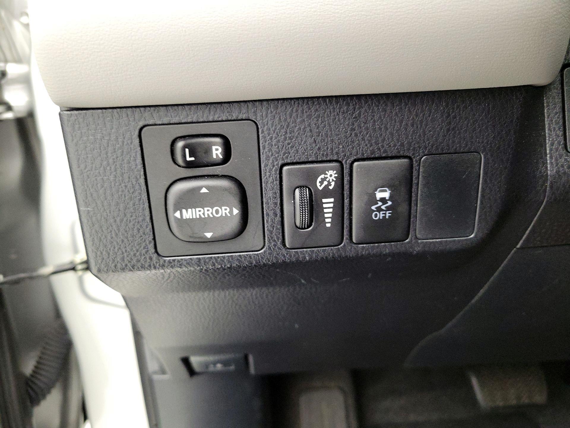 Thumbnail: 2015 Toyota RAV4 - 13
