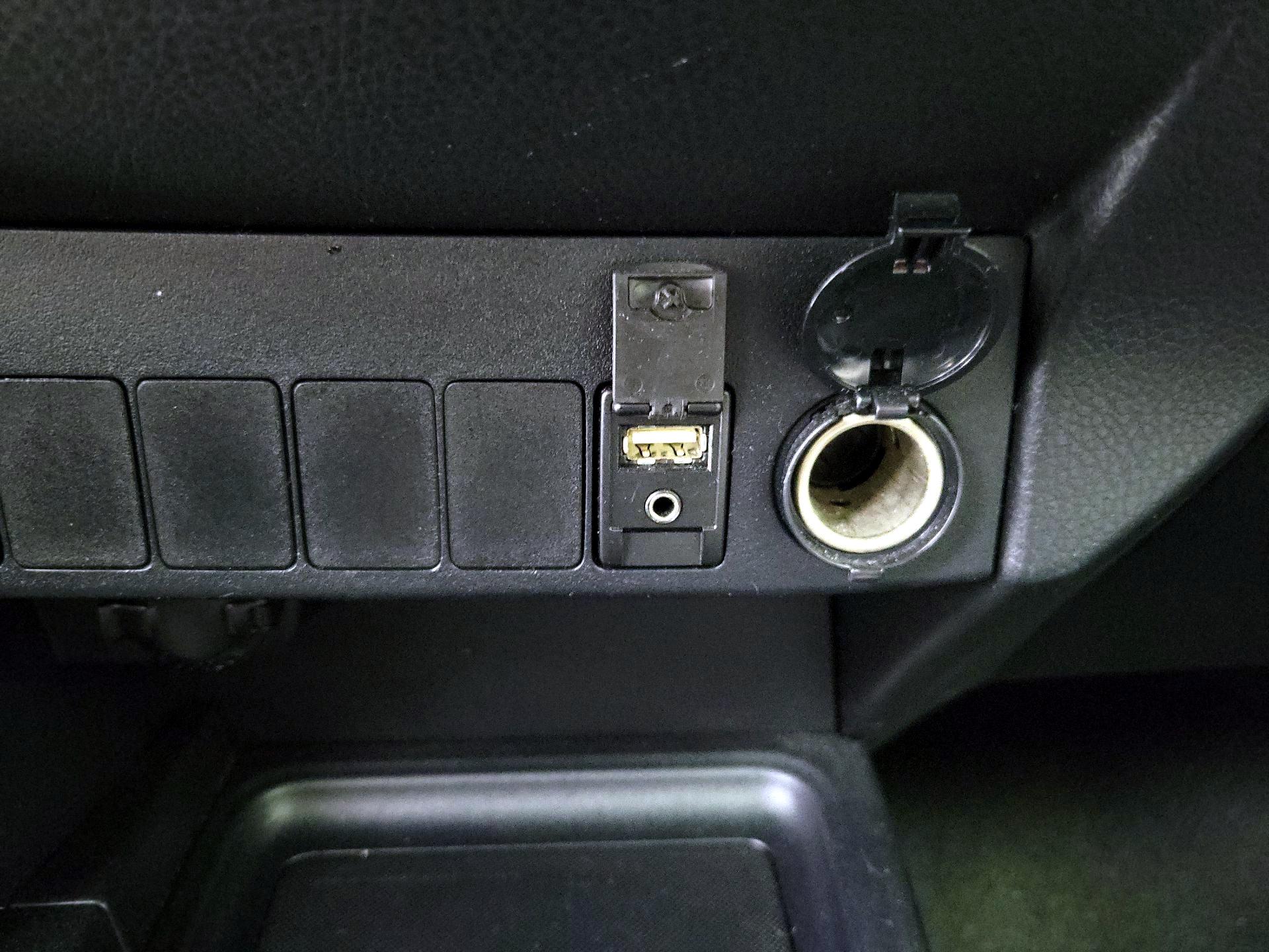 Thumbnail: 2015 Toyota RAV4 - 18