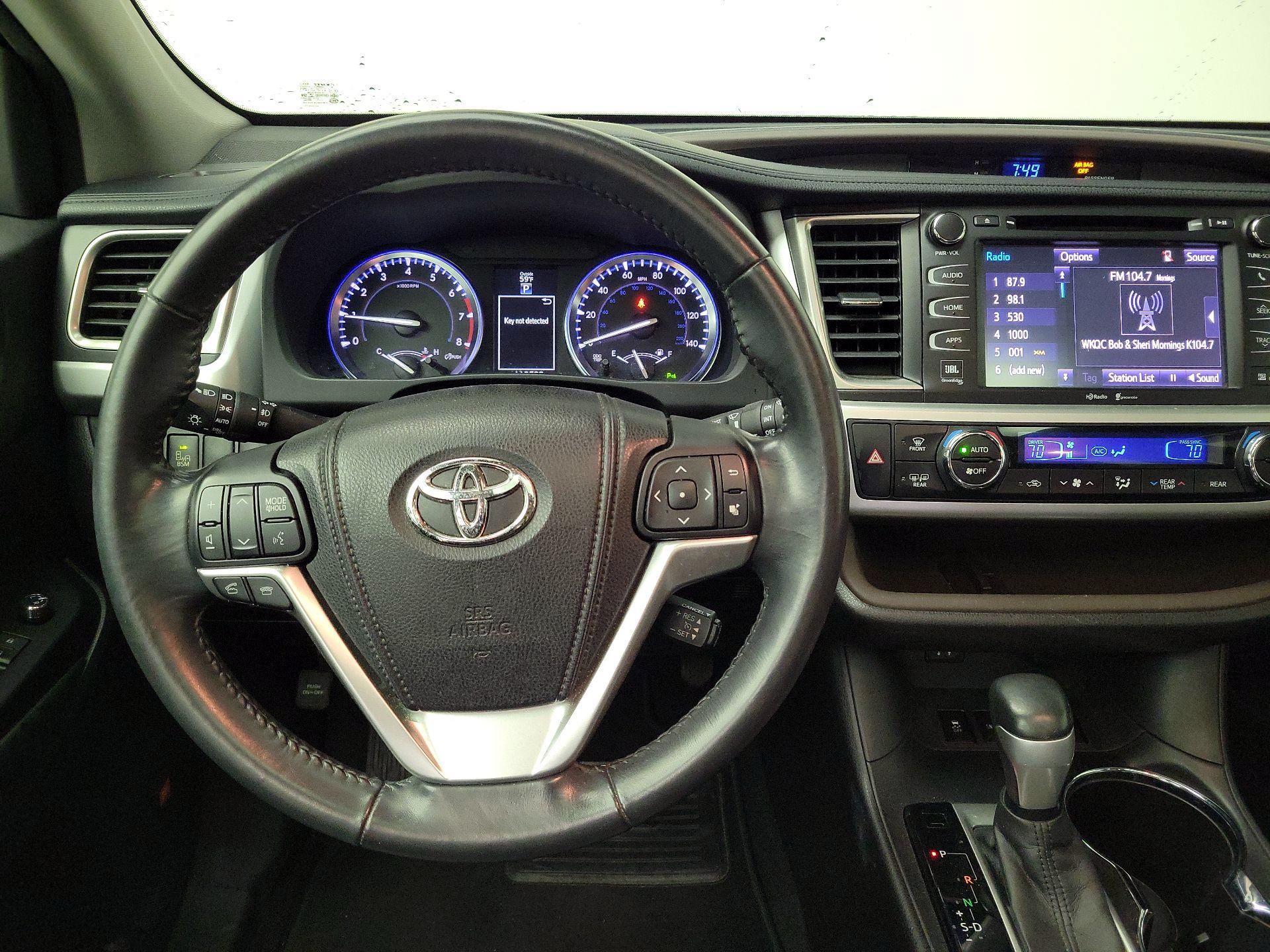 Thumbnail: 2015 Toyota Highlander - 10