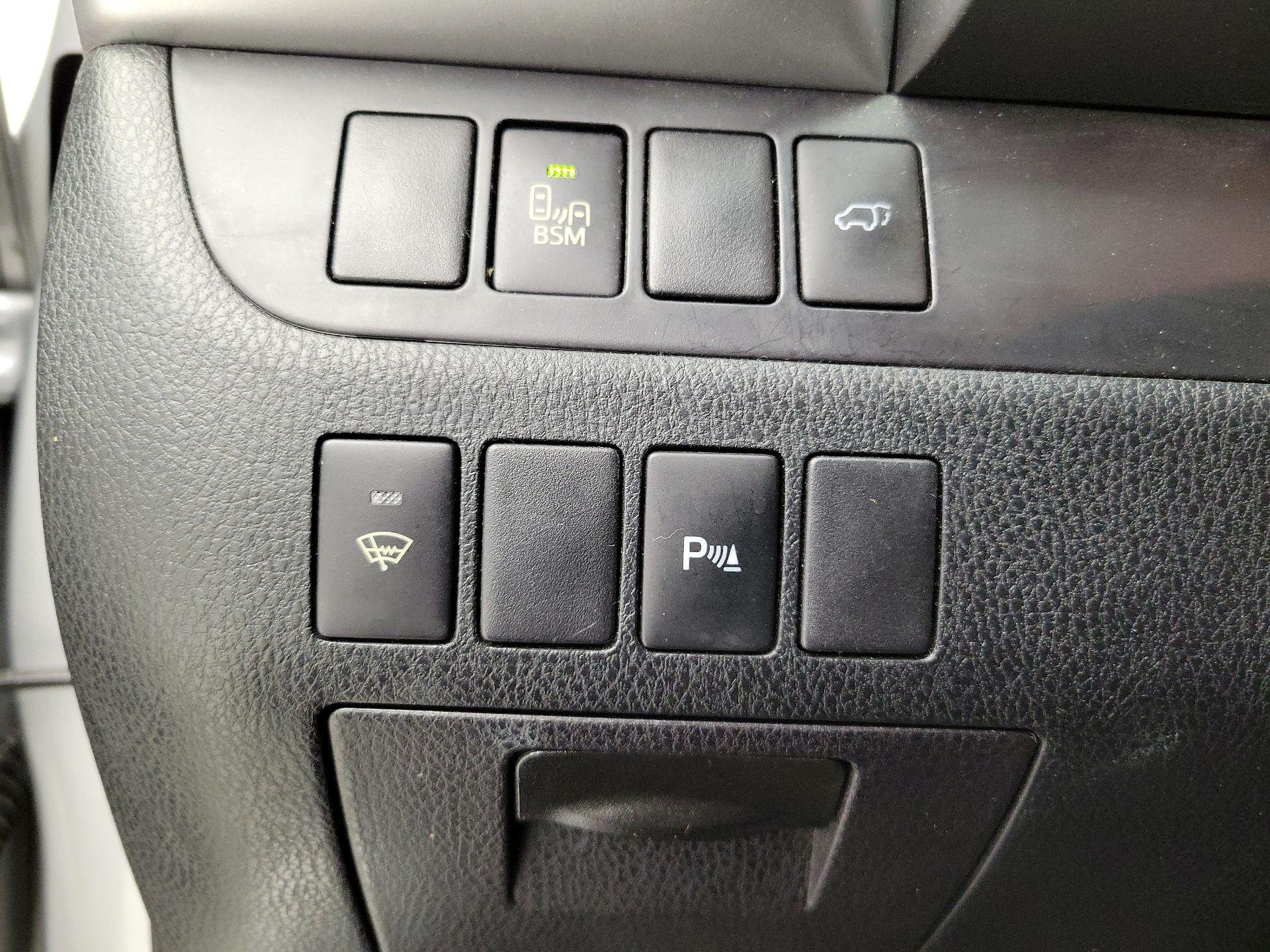Thumbnail: 2015 Toyota Highlander - 13