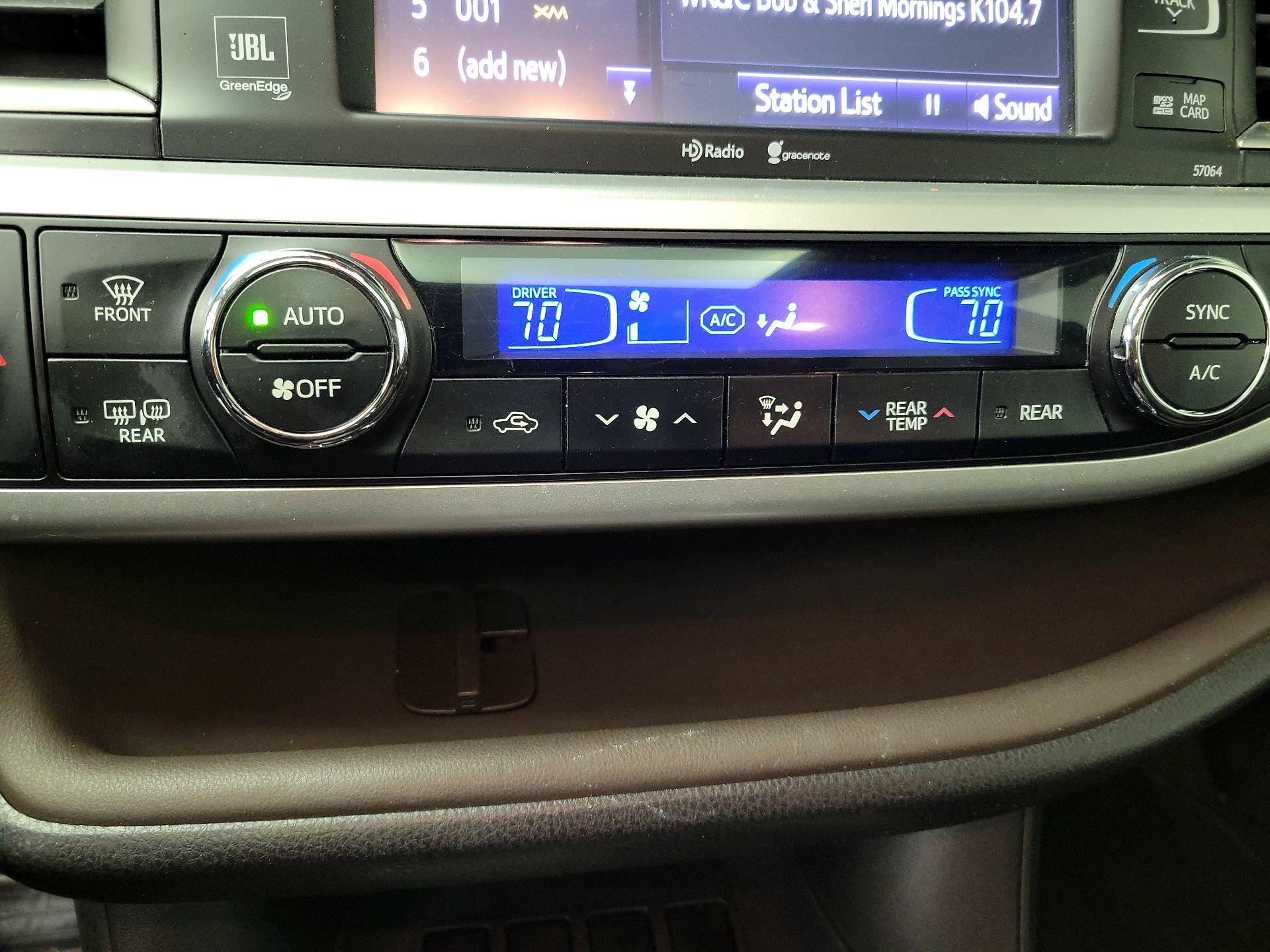 Thumbnail: 2015 Toyota Highlander - 16