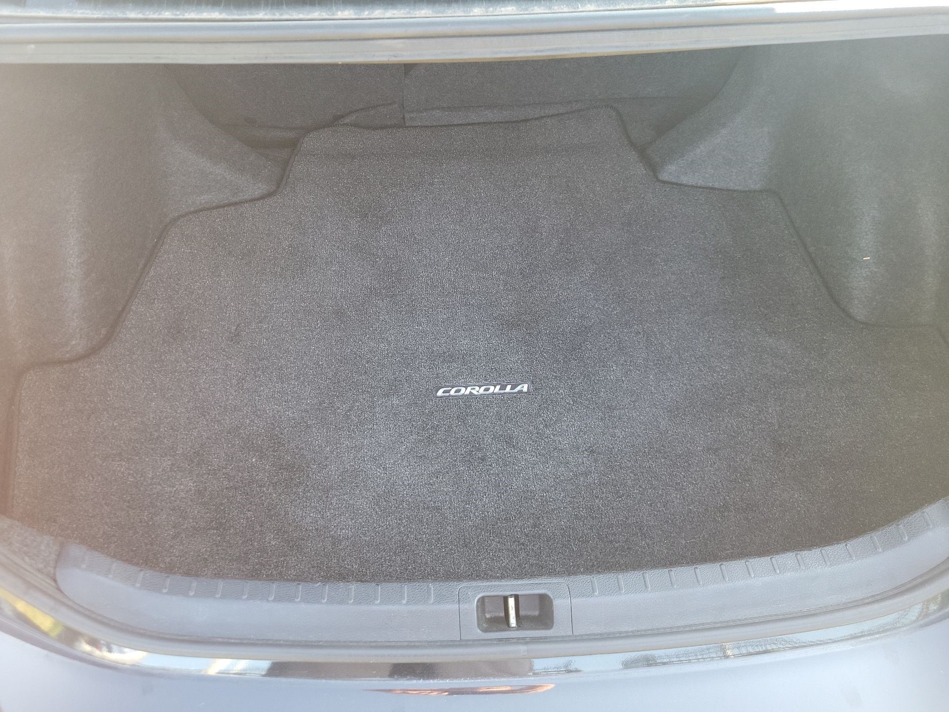 Thumbnail: 2015 Toyota Corolla - 15