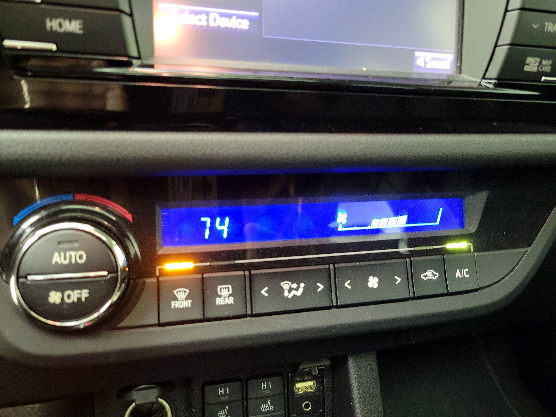 Thumbnail: 2015 Toyota Corolla - 16