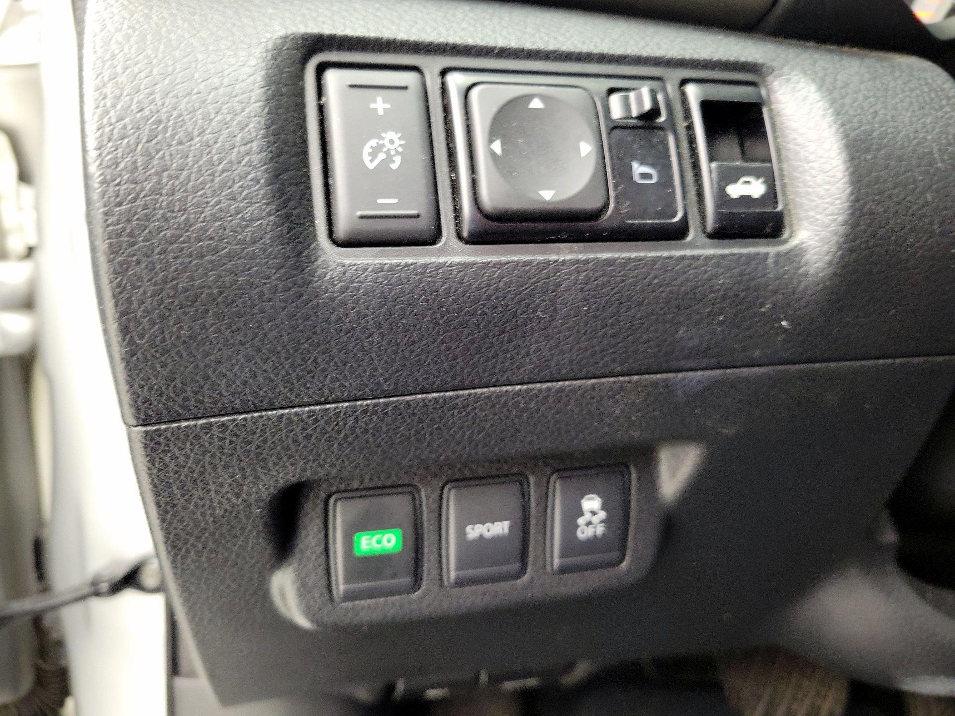 Thumbnail: 2014 Nissan Sentra - 13