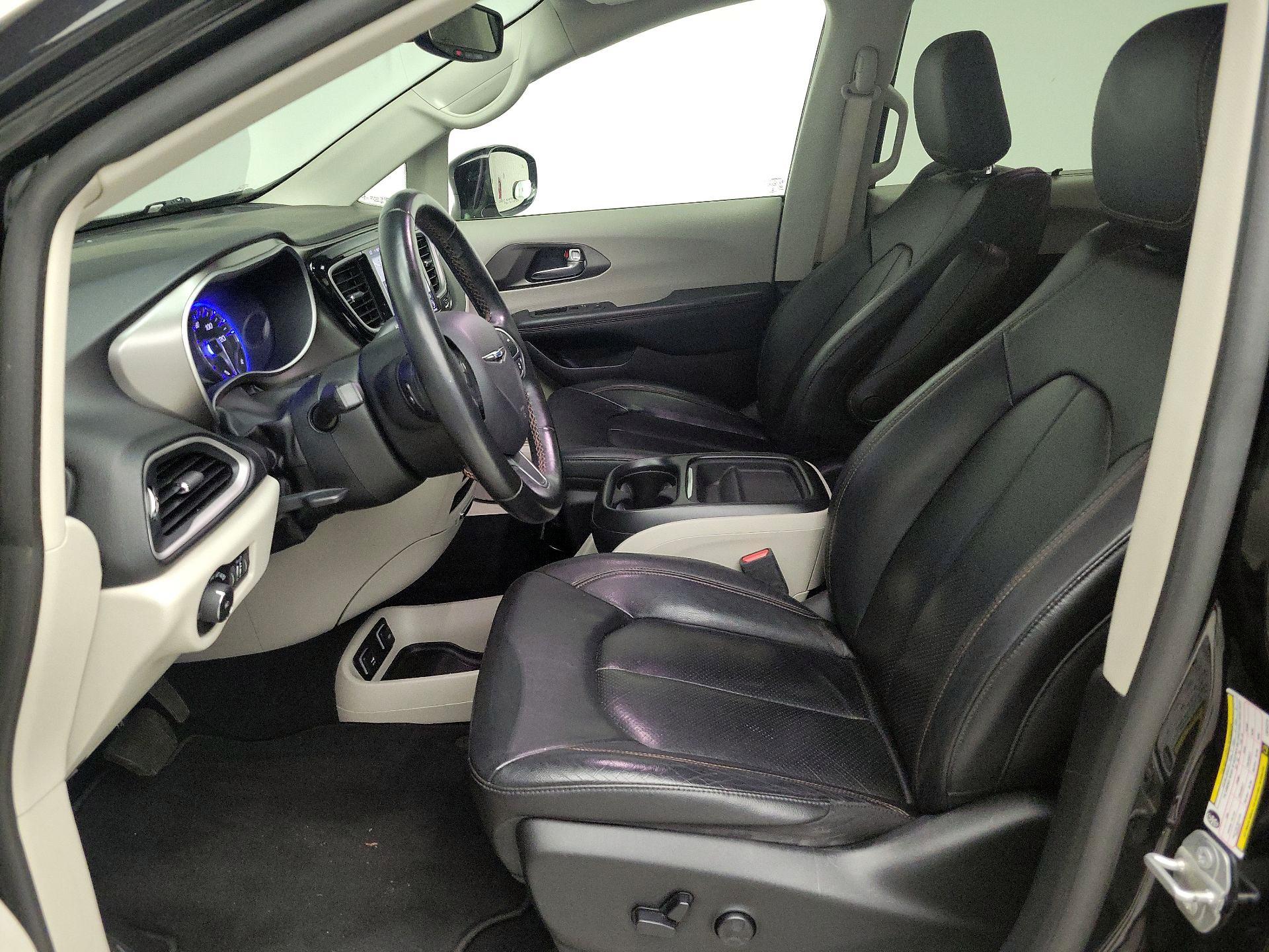 Thumbnail: 2020 Chrysler Pacifica - 11
