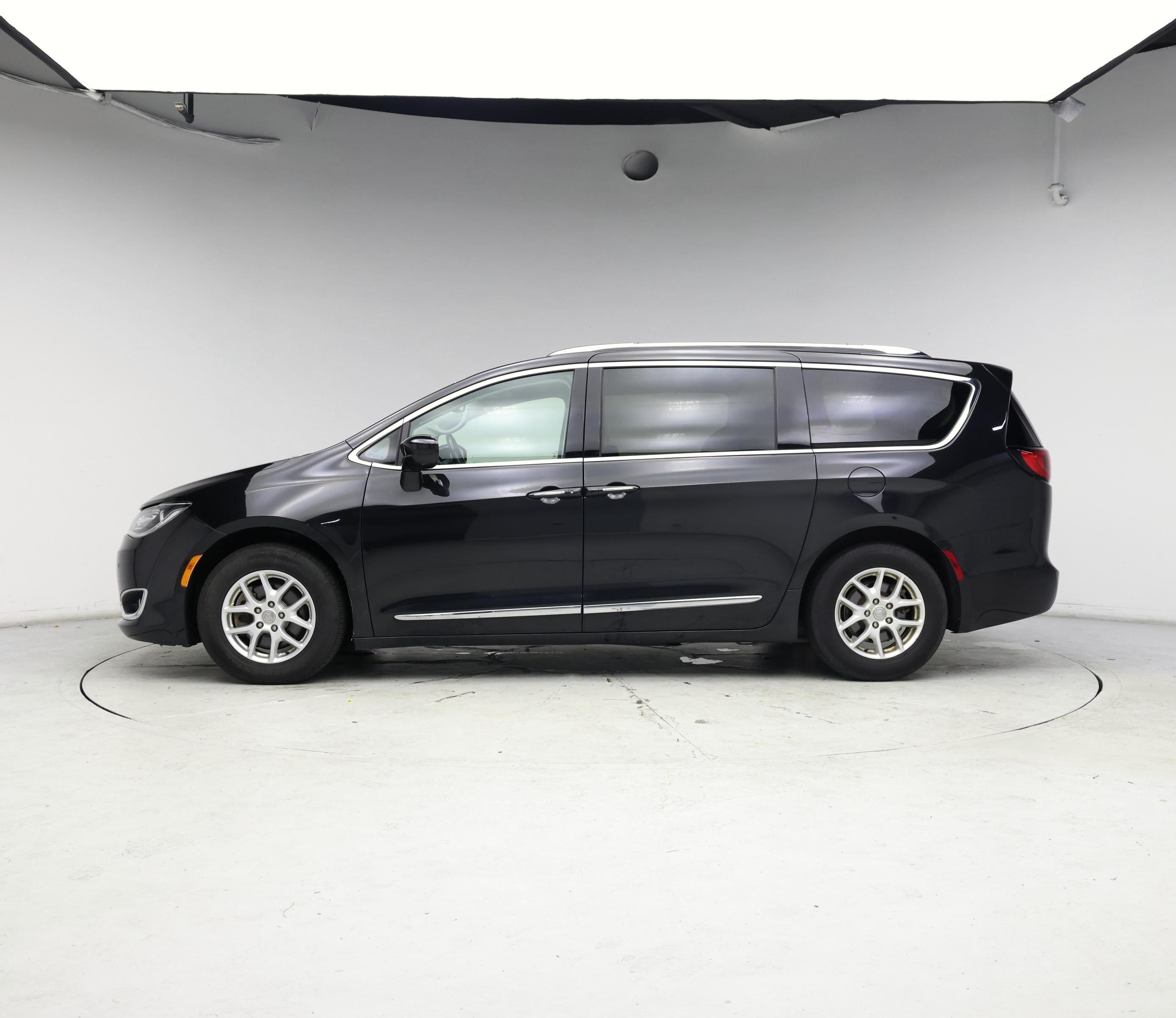 Thumbnail: 2020 Chrysler Pacifica - 3