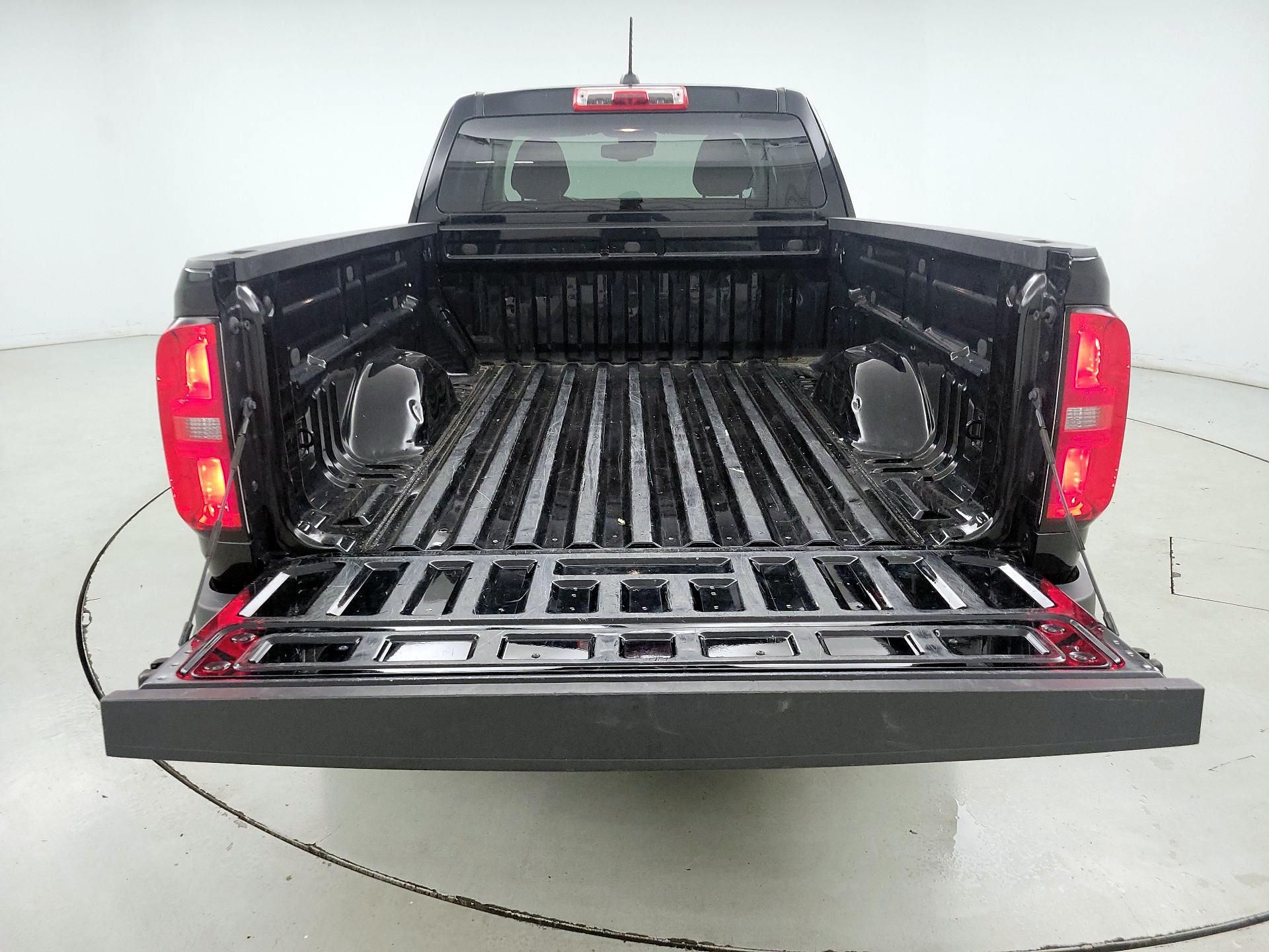 Thumbnail: 2022 Chevrolet Colorado - 20