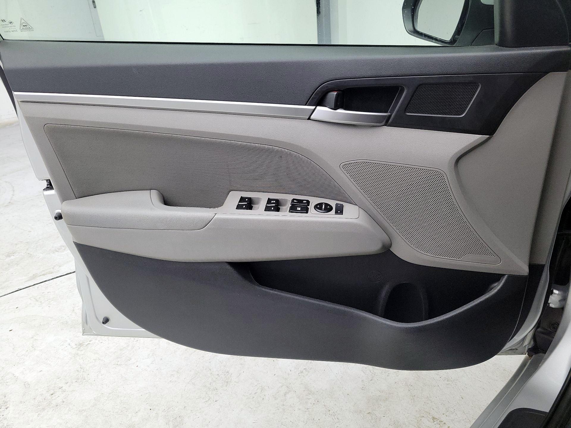 Thumbnail: 2019 Hyundai Elantra - 12