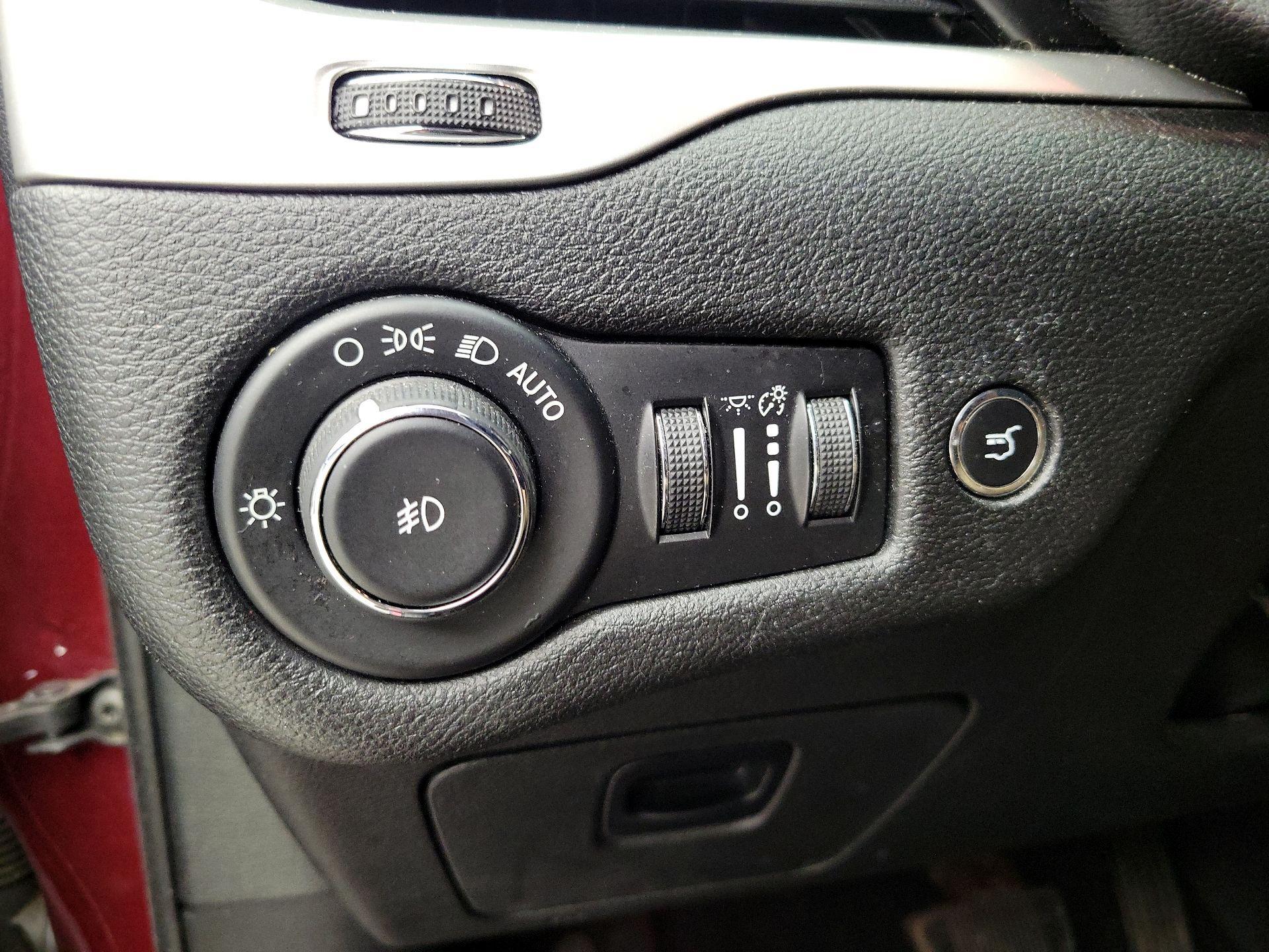 Thumbnail: 2018 Jeep Cherokee - 13