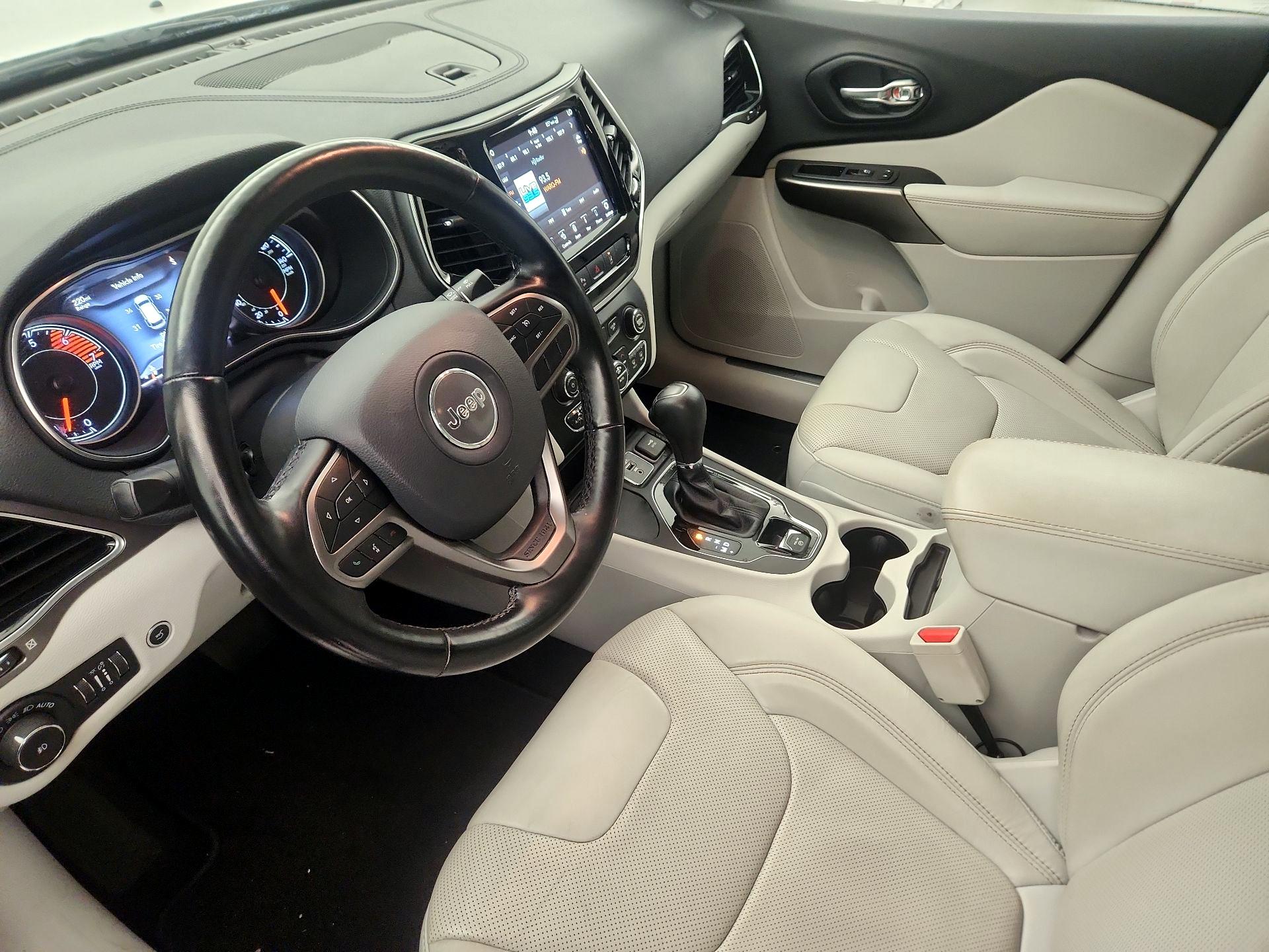 Thumbnail: 2020 Jeep Cherokee - 9
