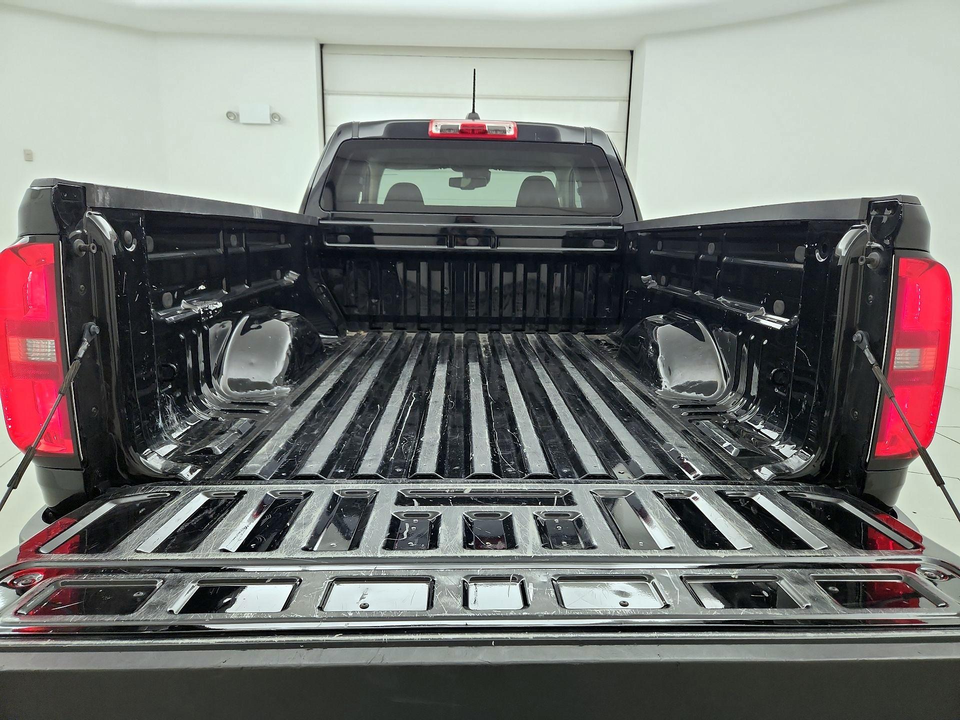 Thumbnail: 2022 Chevrolet Colorado - 20