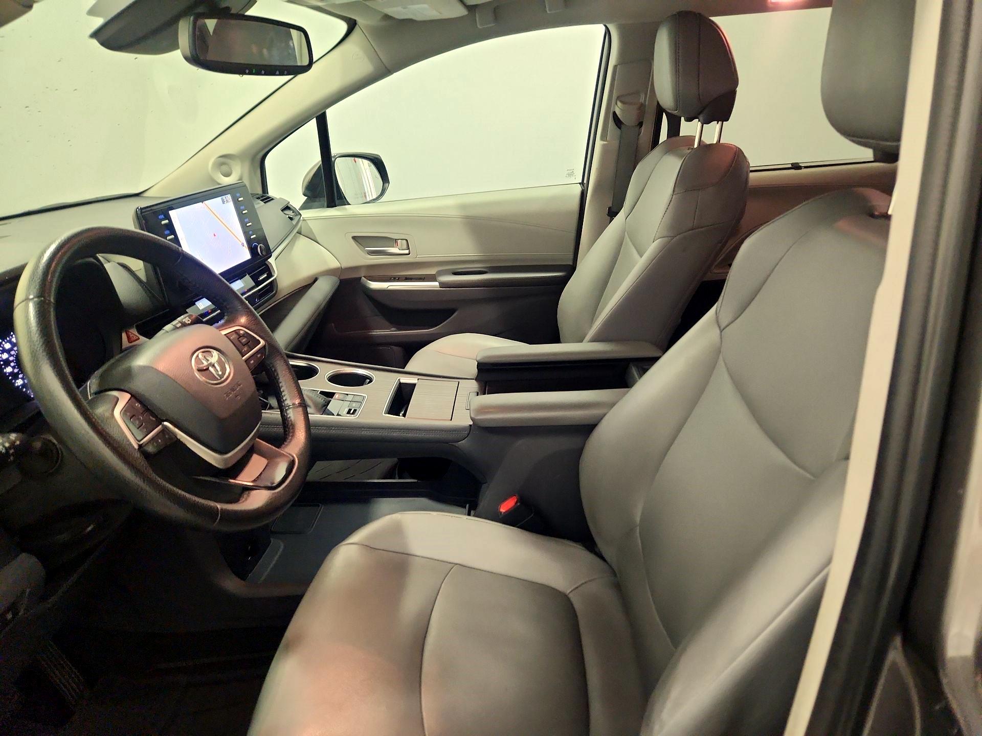 Thumbnail: 2022 Toyota Sienna - 11