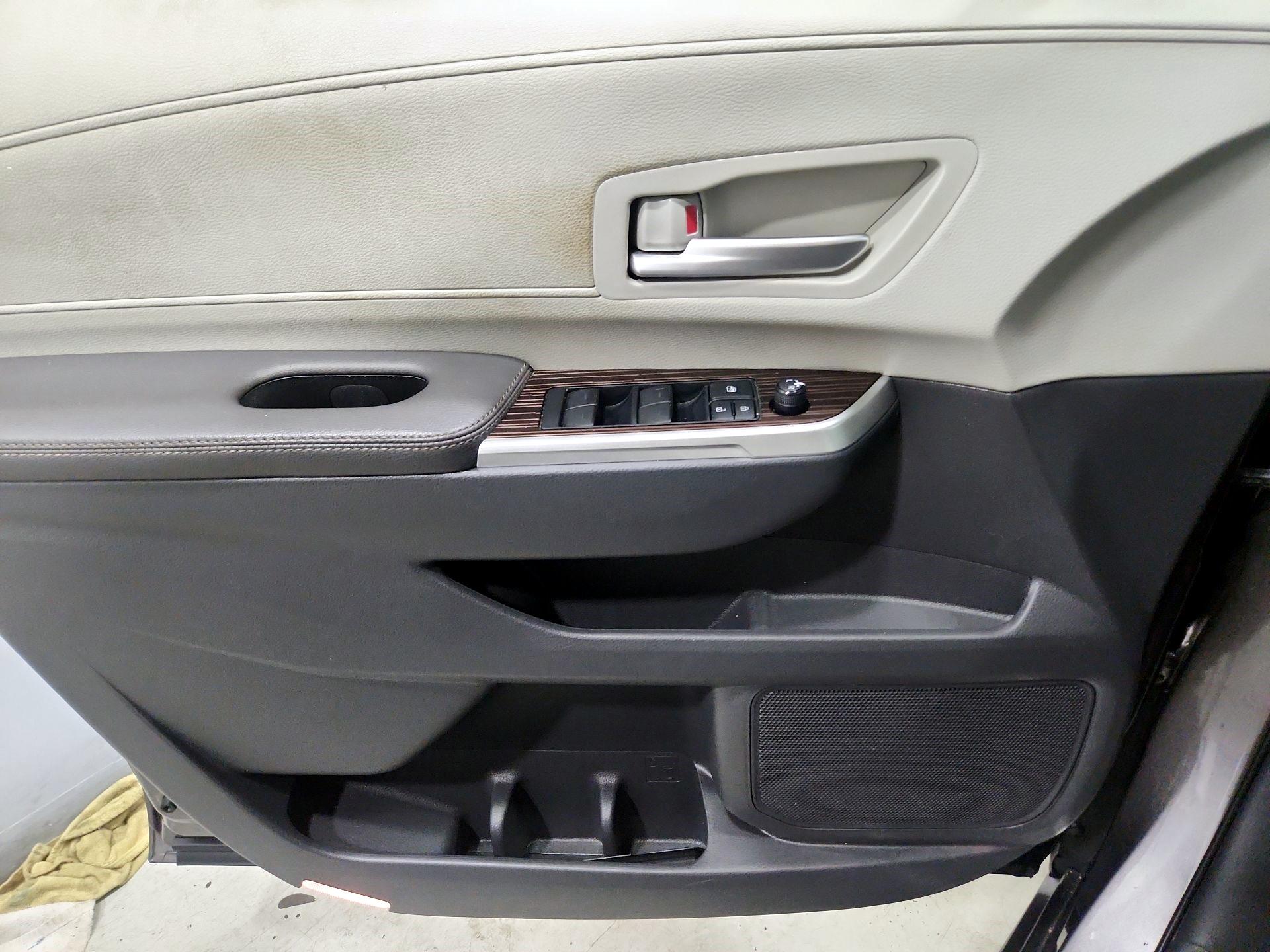 Thumbnail: 2022 Toyota Sienna - 12